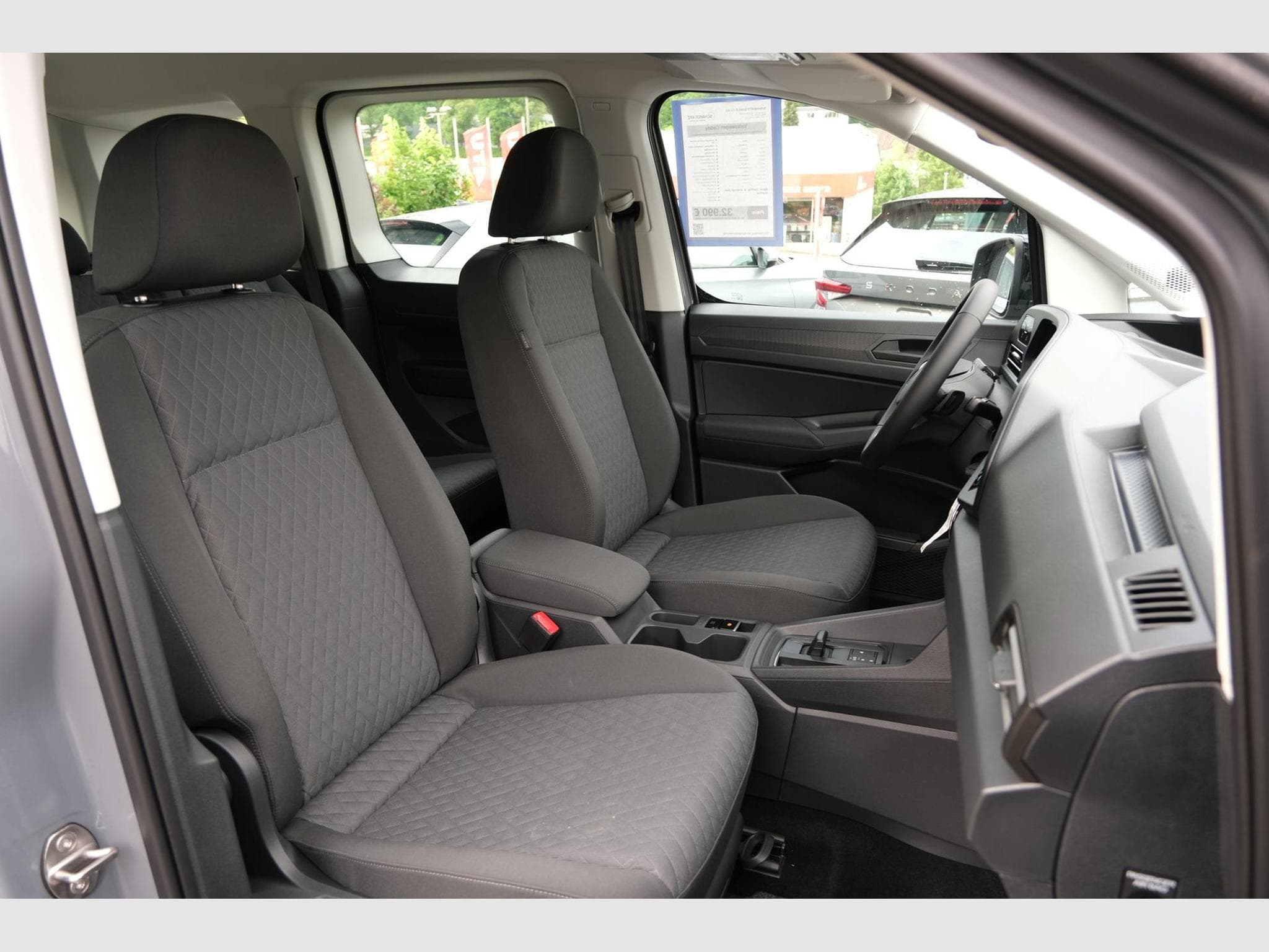 VW Caddy 1.5 TSI DSG (2026) - Photo 24