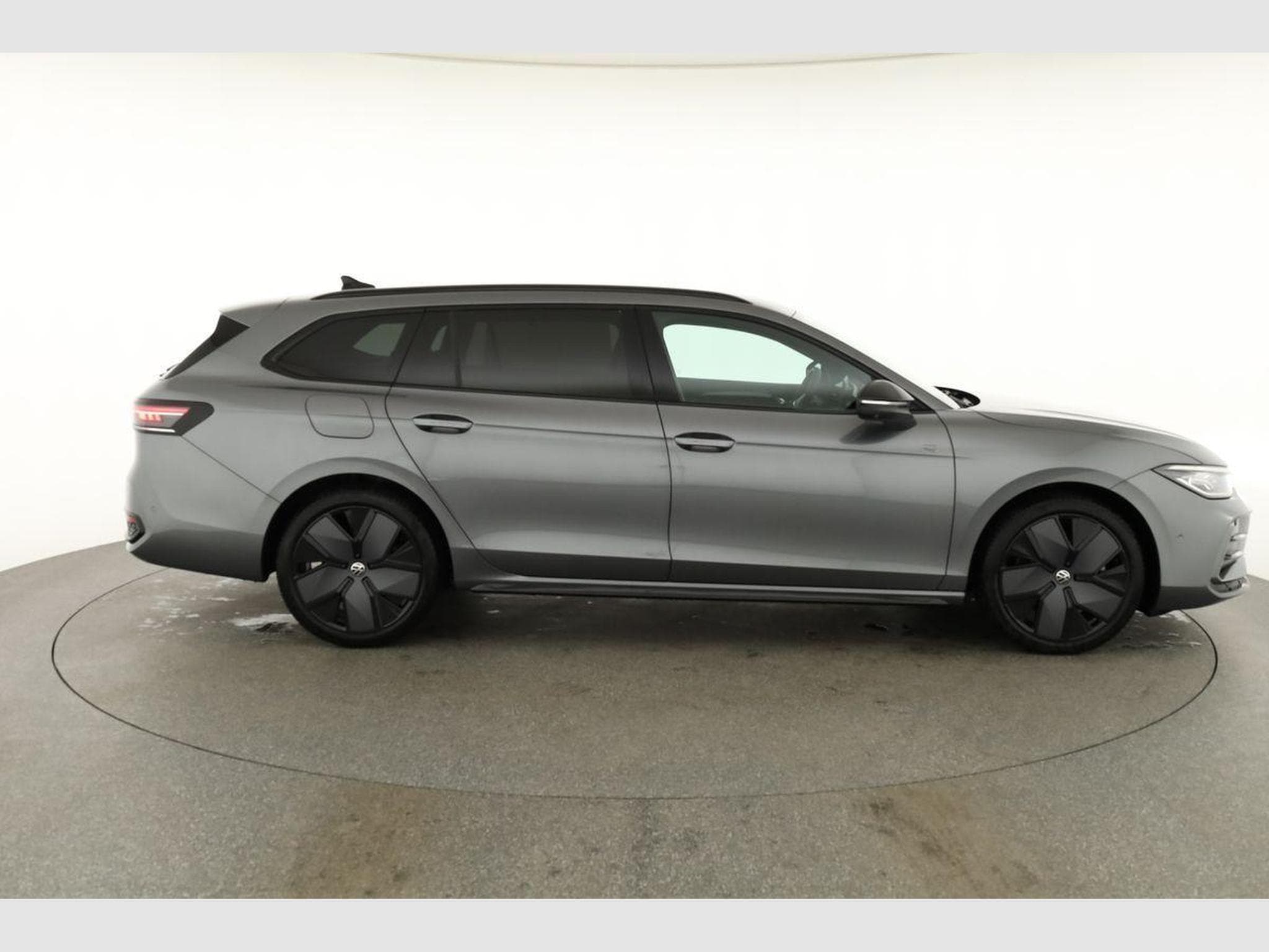 VW Passat Variant 2.0 TDI 142 kW 4Motion R-Line (2026) - Foto 22