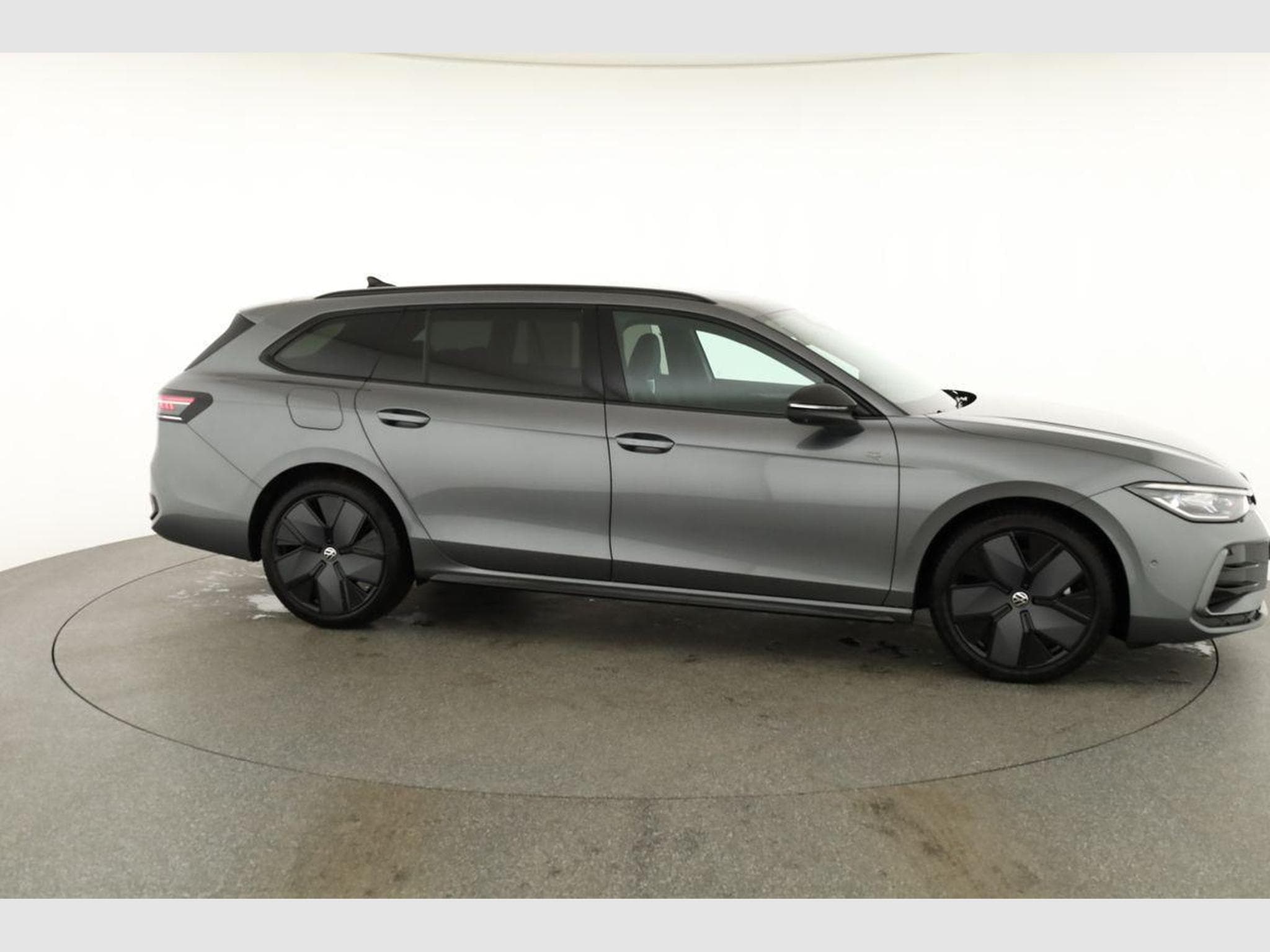 VW Passat Variant 2.0 TDI 142 kW 4Motion R-Line (2026) - Foto 23