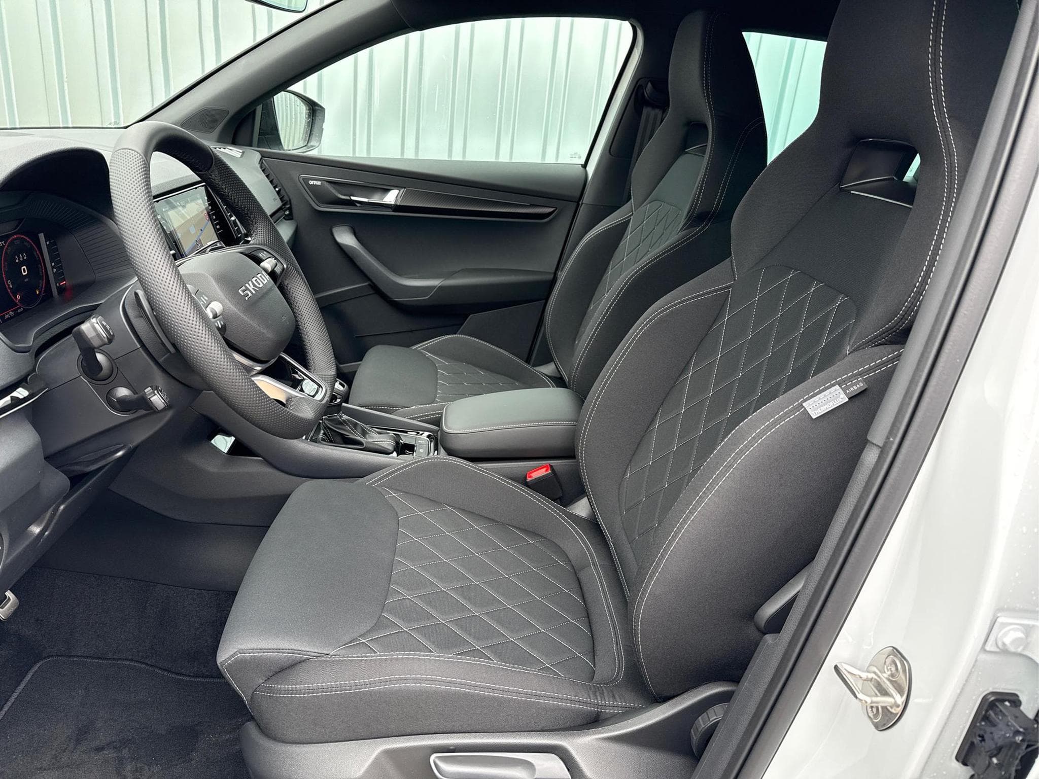 Skoda Karoq Sportline 1,5 TSI (2026) - Foto 9