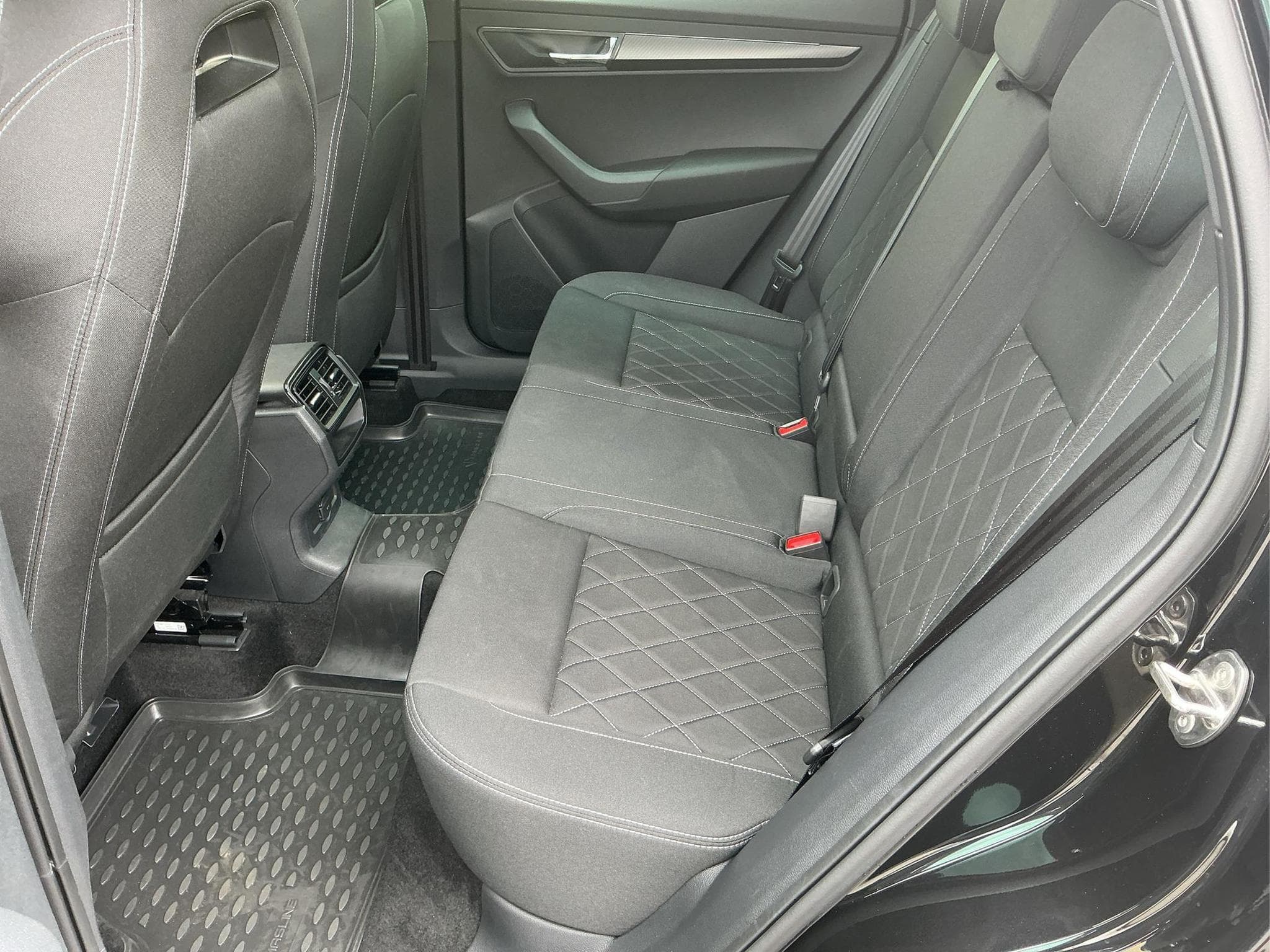 Skoda Karoq Sportline Pano Navi (2024) - Foto 10