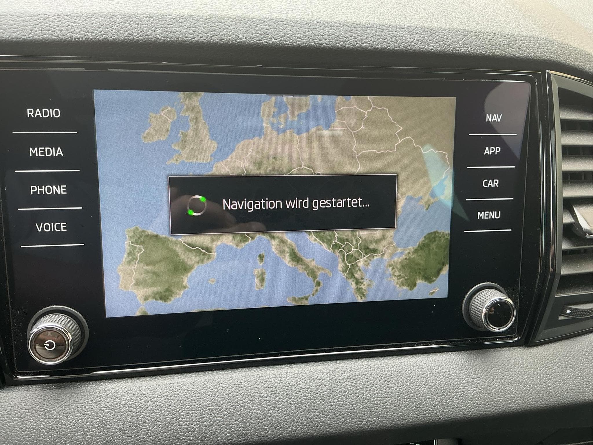 Skoda Karoq Sportline Pano Navi (2024) - Foto 16