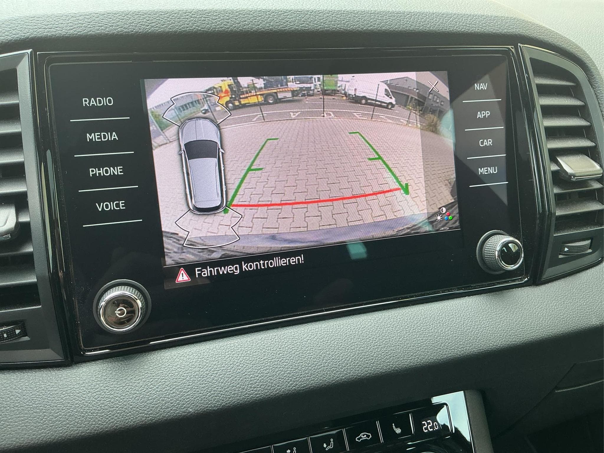Skoda Karoq Sportline Pano Navi (2024) - Foto 18