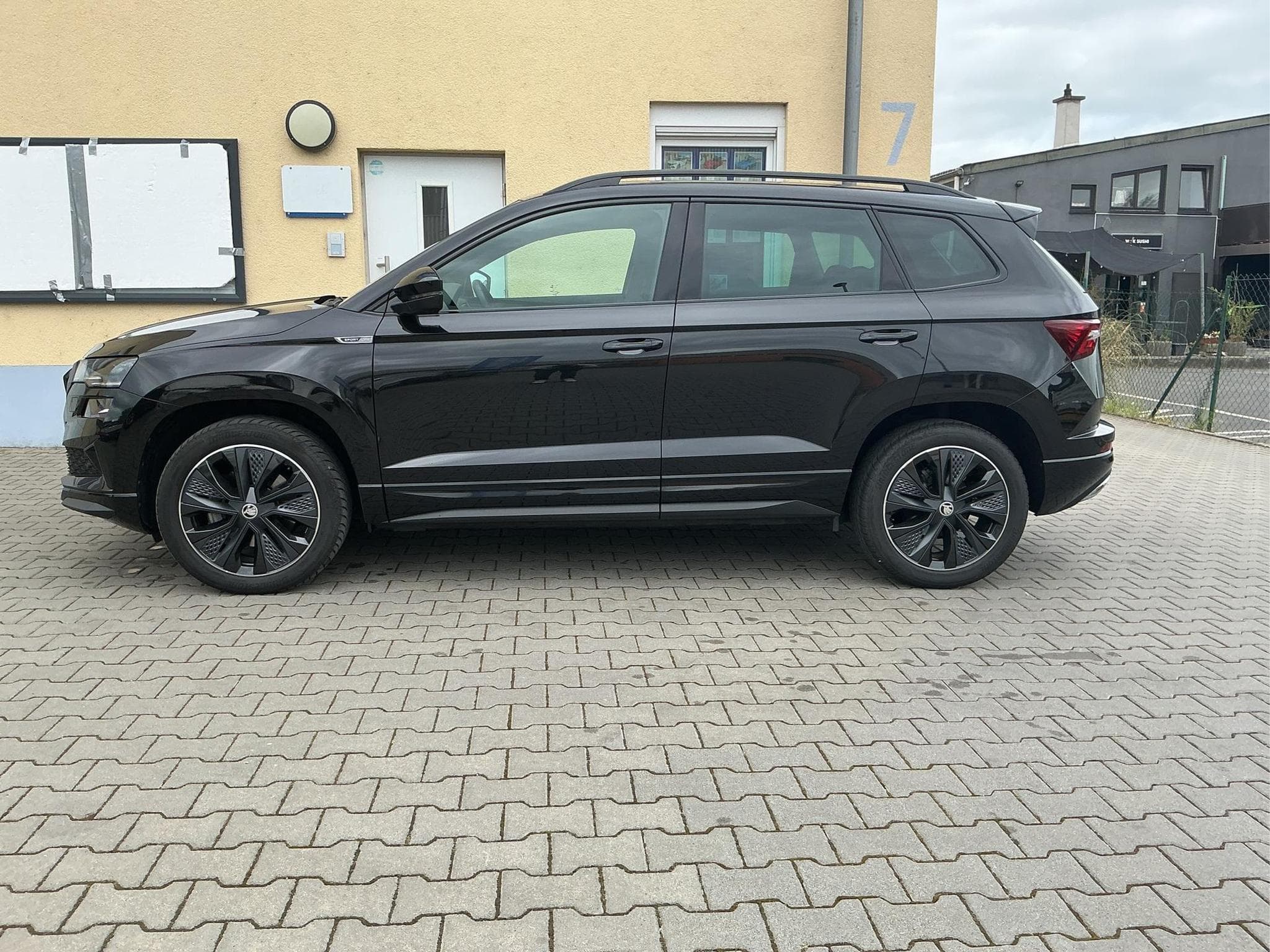 Skoda Karoq Sportline Pano Navi (2024) - Foto 2