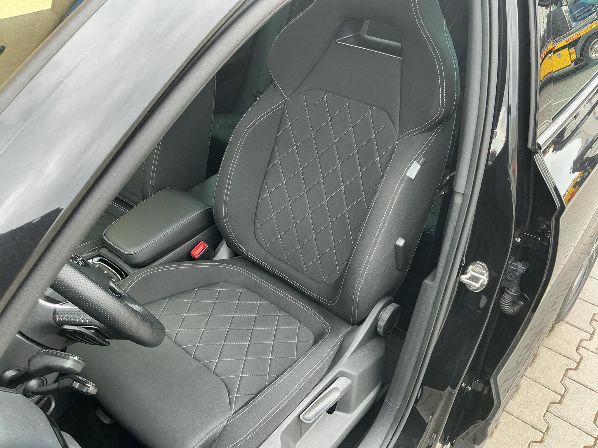 Skoda Karoq Sportline Pano Navi (2024) - Foto 7