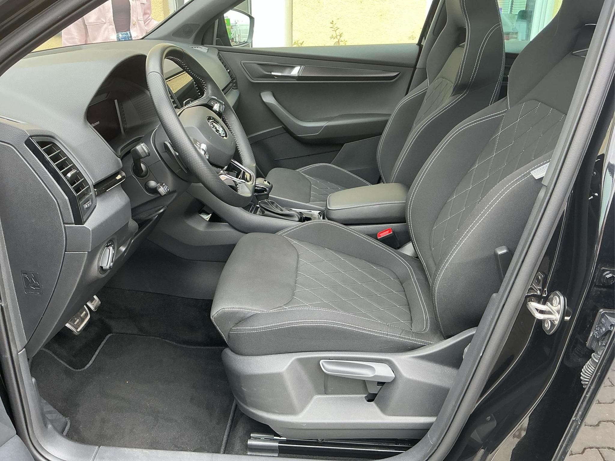 Skoda Karoq Sportline Pano Navi (2024) - Foto 9
