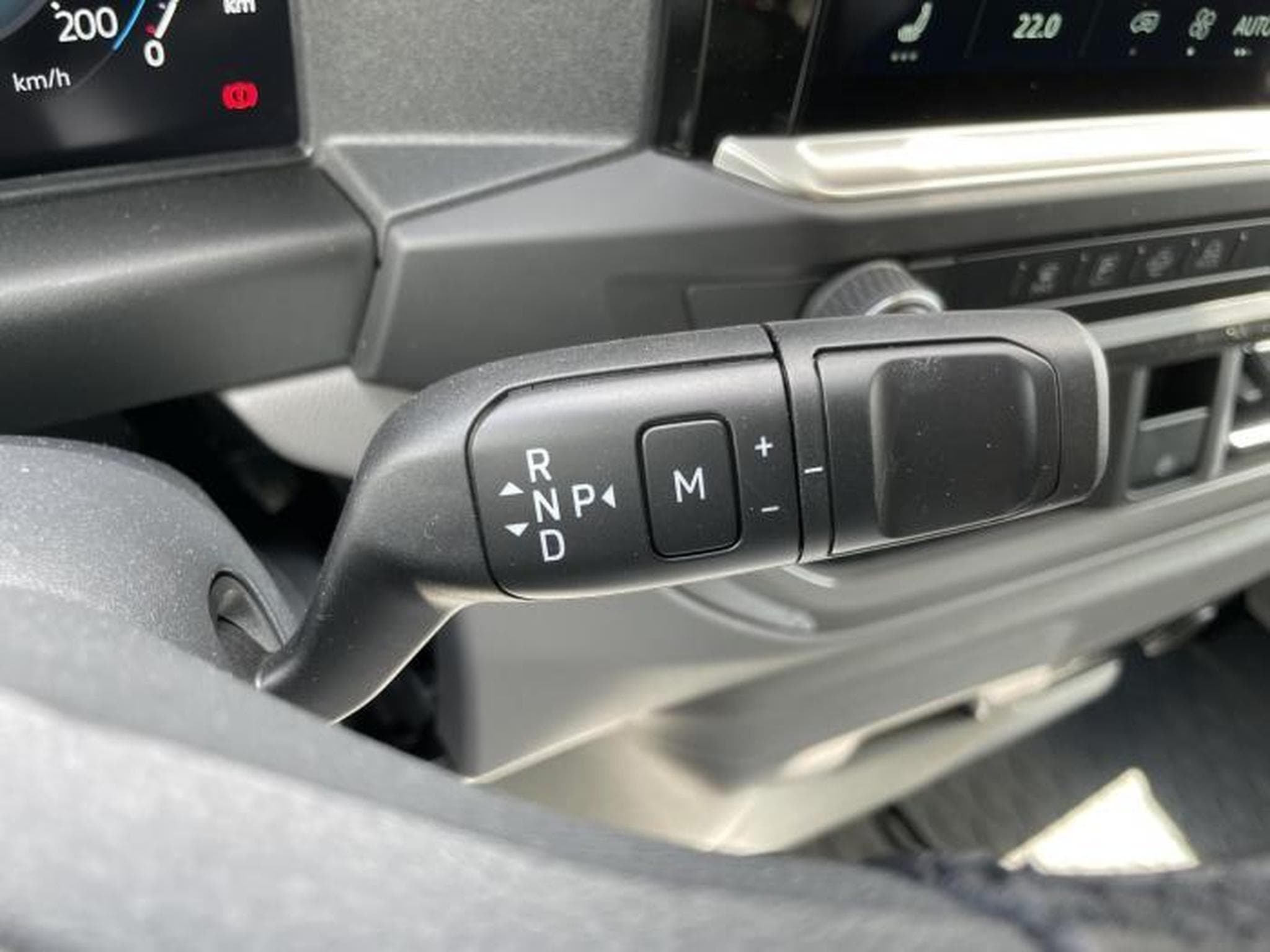 VW T7 Style KR 8 Sitzer (2026) - Photo 15