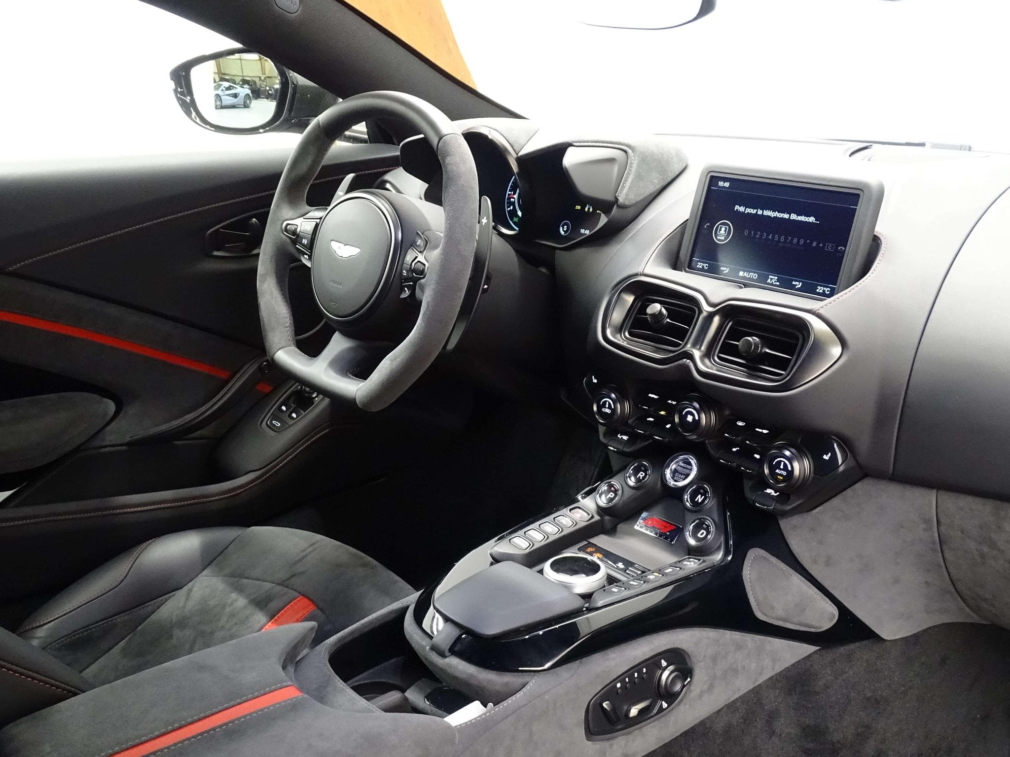 Aston-Martin V8 Vantage F1 Edition (2023) - Photo 13