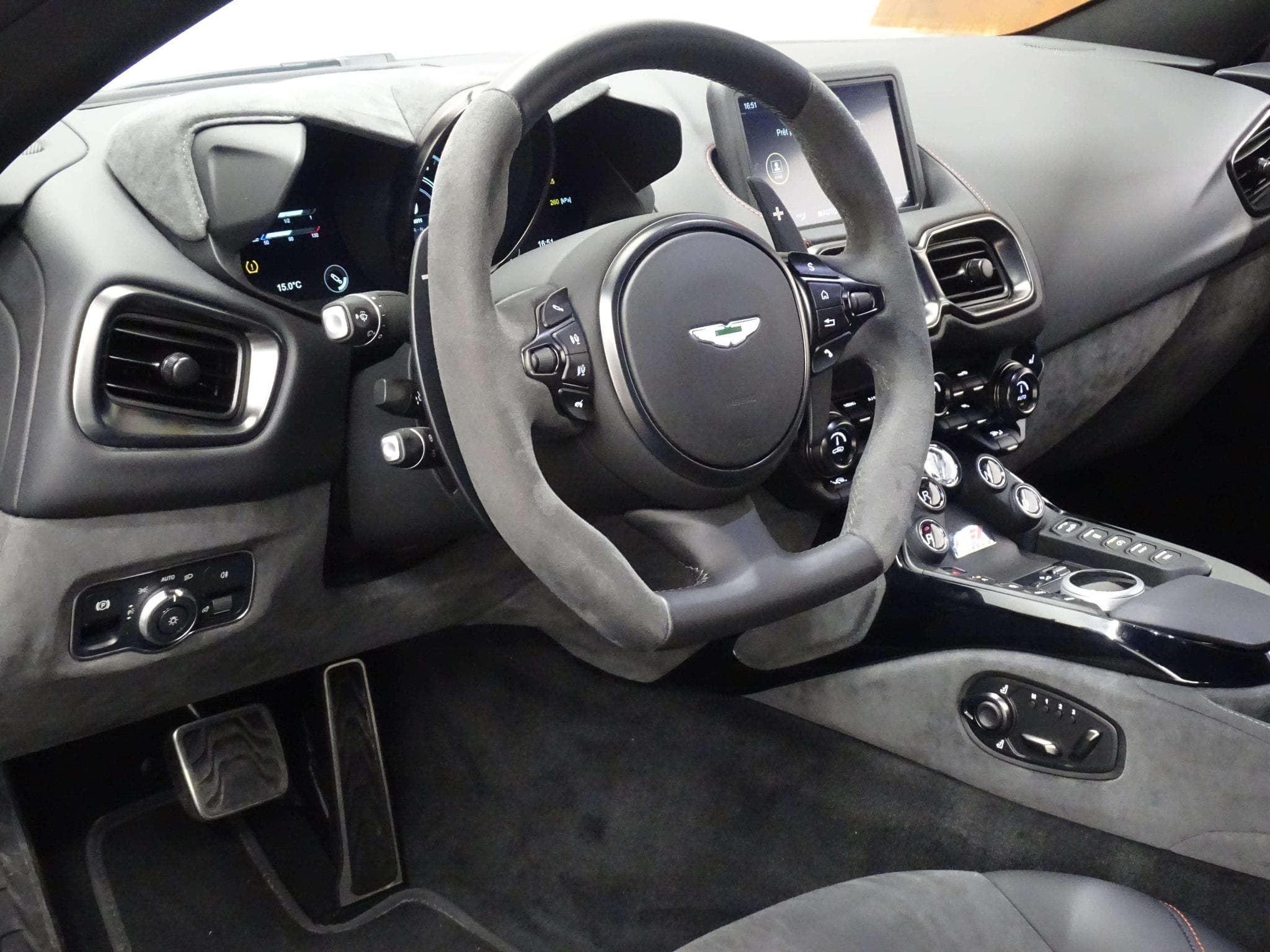 Aston-Martin V8 Vantage F1 Edition (2023) - Photo 15