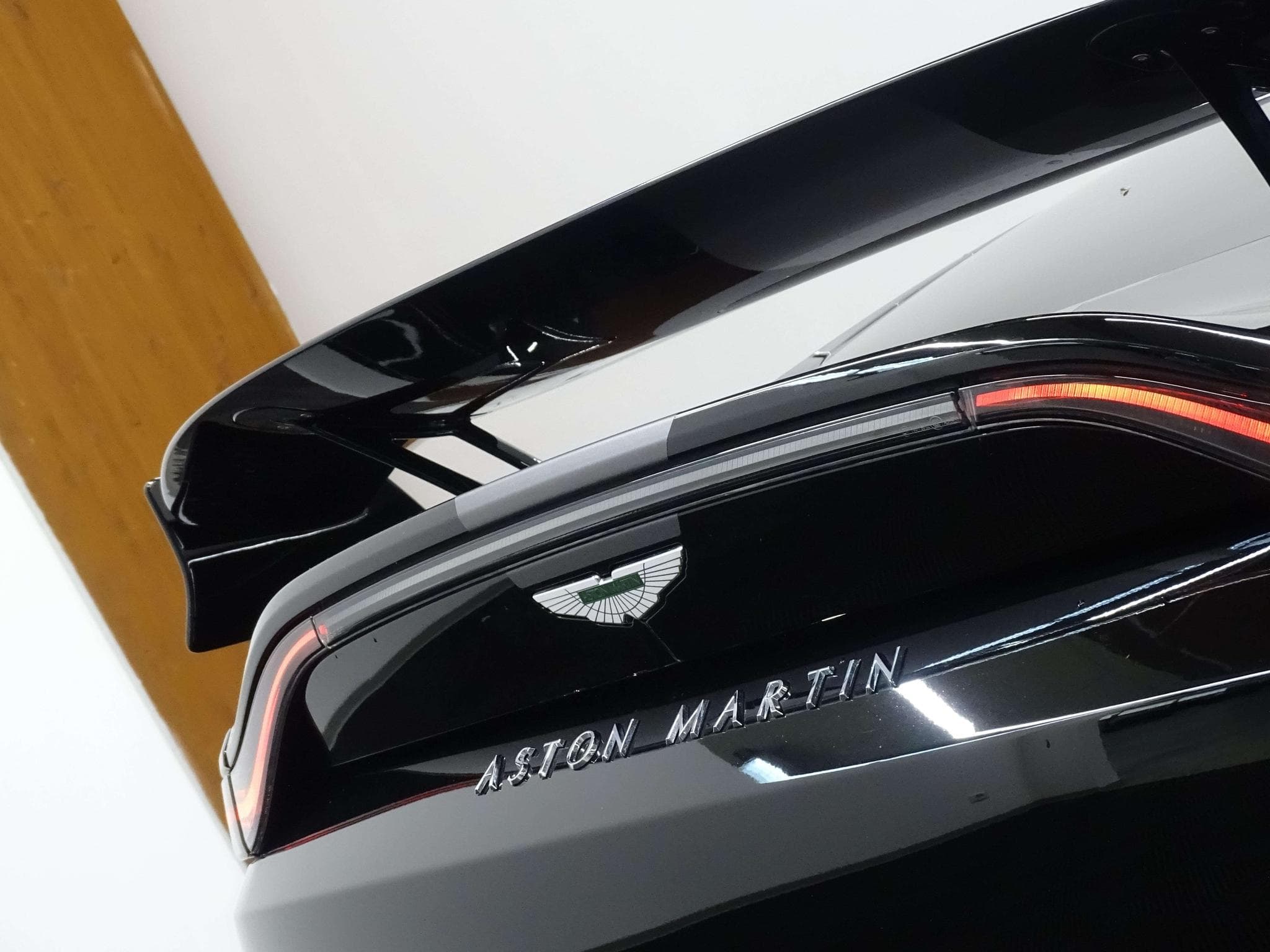 Aston-Martin V8 Vantage F1 Edition (2023) - Photo 17