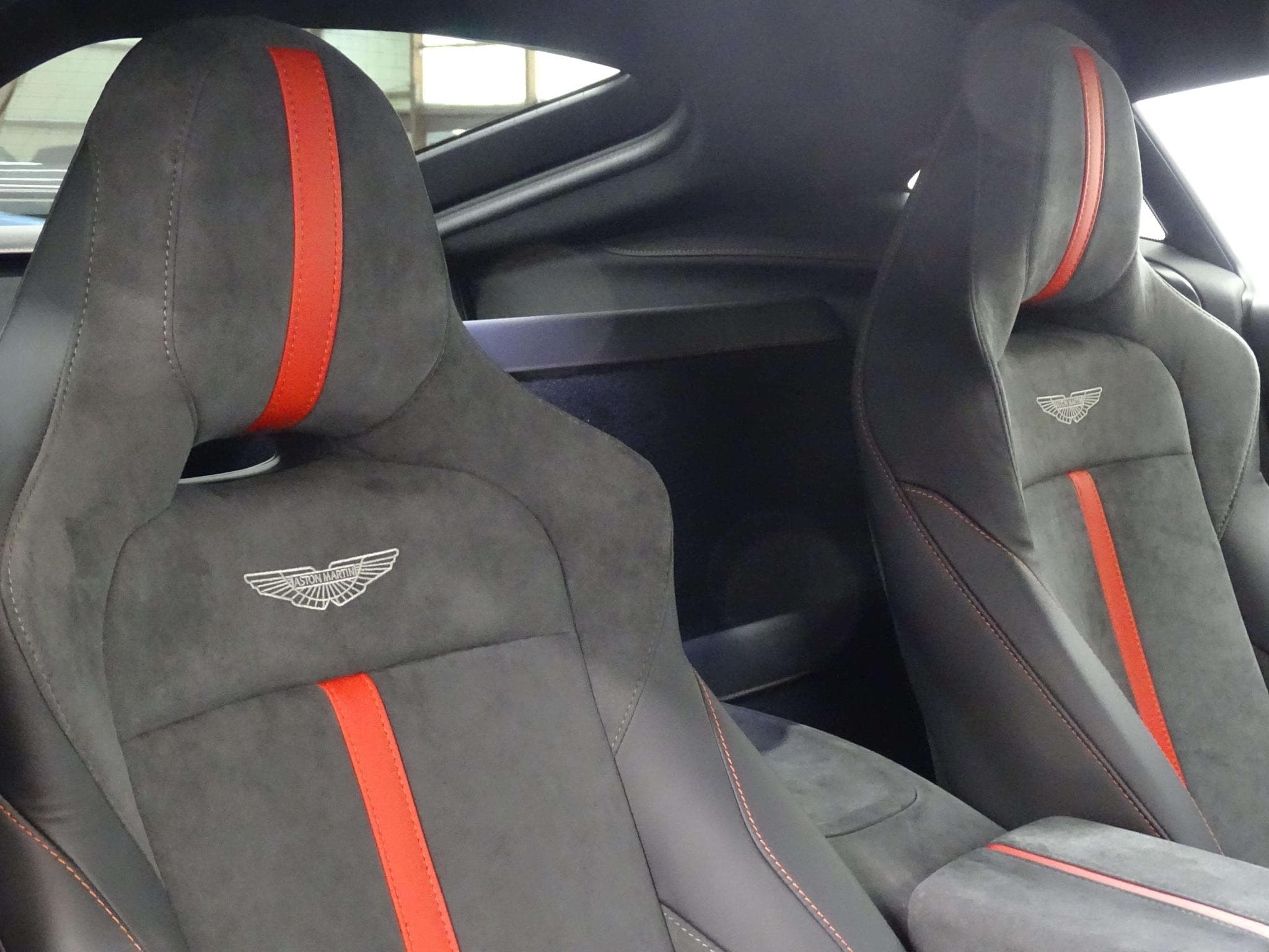 Aston-Martin V8 Vantage F1 Edition (2023) - Photo 21