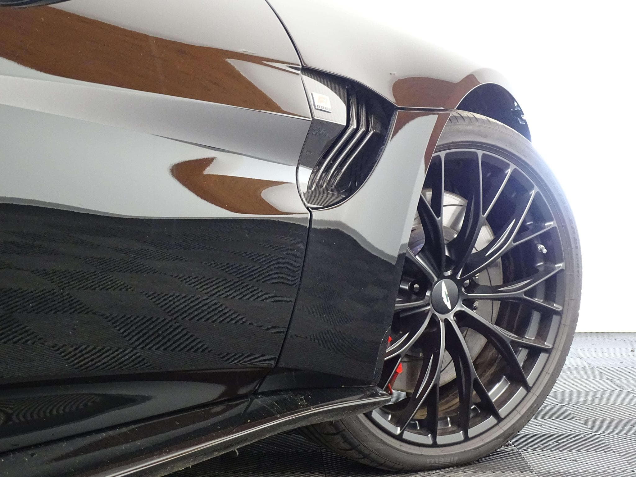Aston-Martin V8 Vantage F1 Edition (2023) - Photo 24