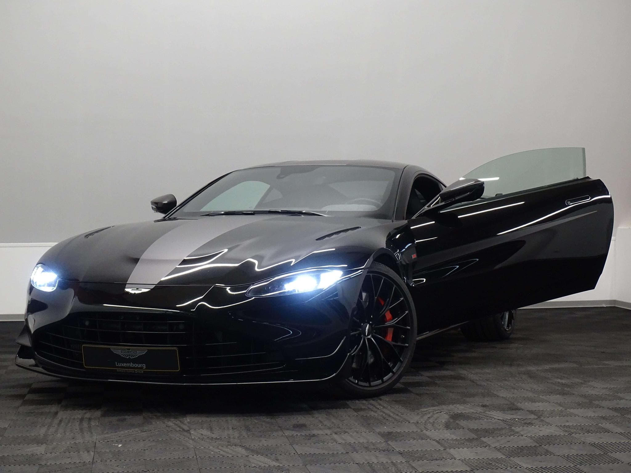 Aston-Martin V8 Vantage F1 Edition (2023) - Photo 26