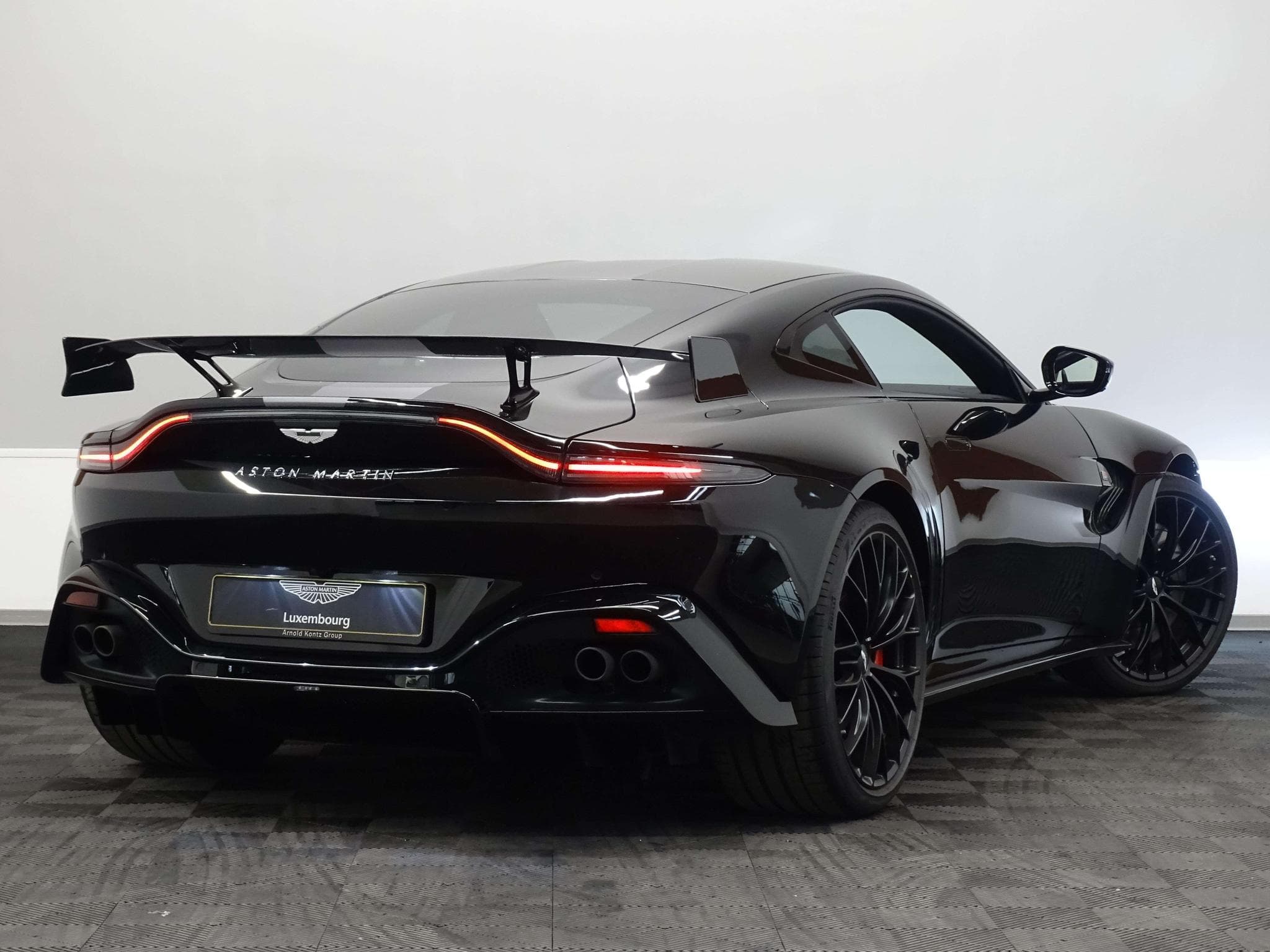 Aston-Martin V8 Vantage F1 Edition (2023) - Photo 5