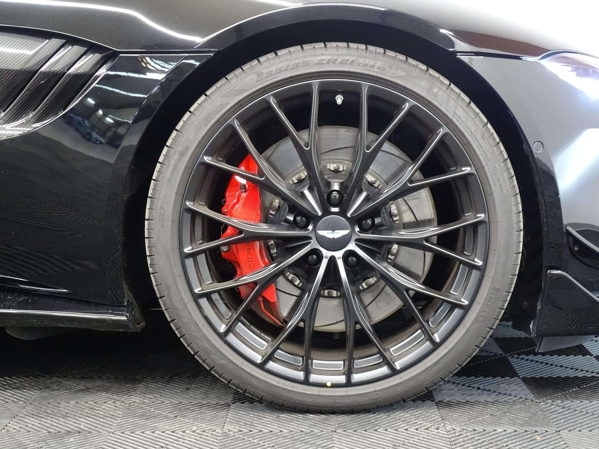 Aston-Martin V8 Vantage F1 Edition (2023) - Photo 9