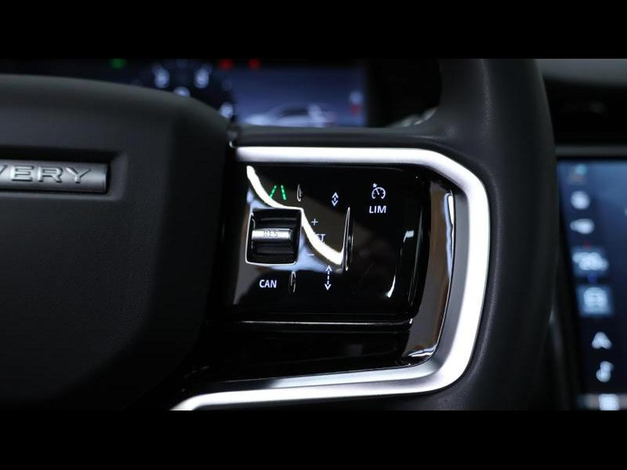 Land-Rover Discovery Sport D200 R-Dynamic SE (2024) - Photo 17