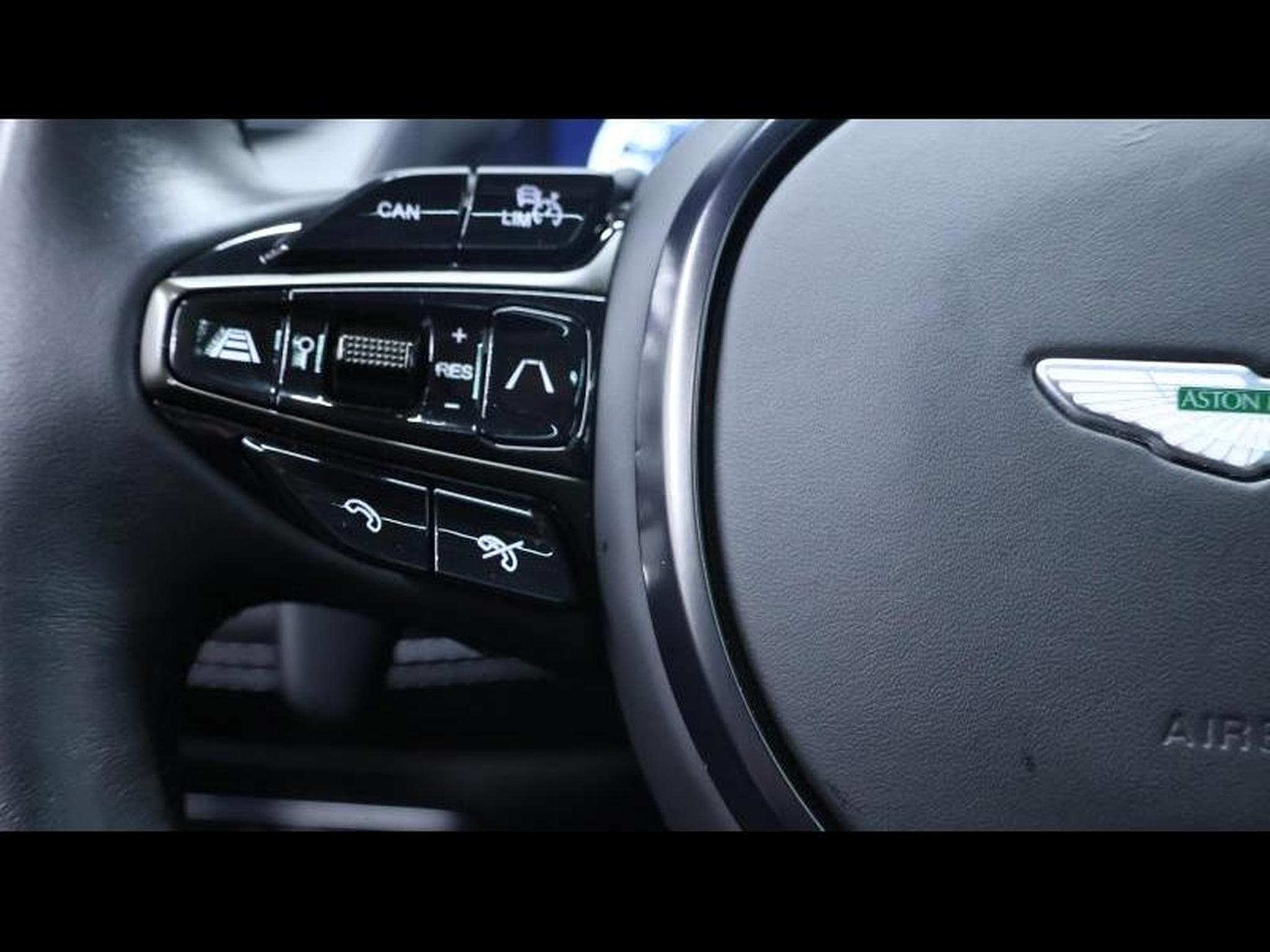 Aston-Martin DBX 4.0 V8 550 (2021) - Photo 17