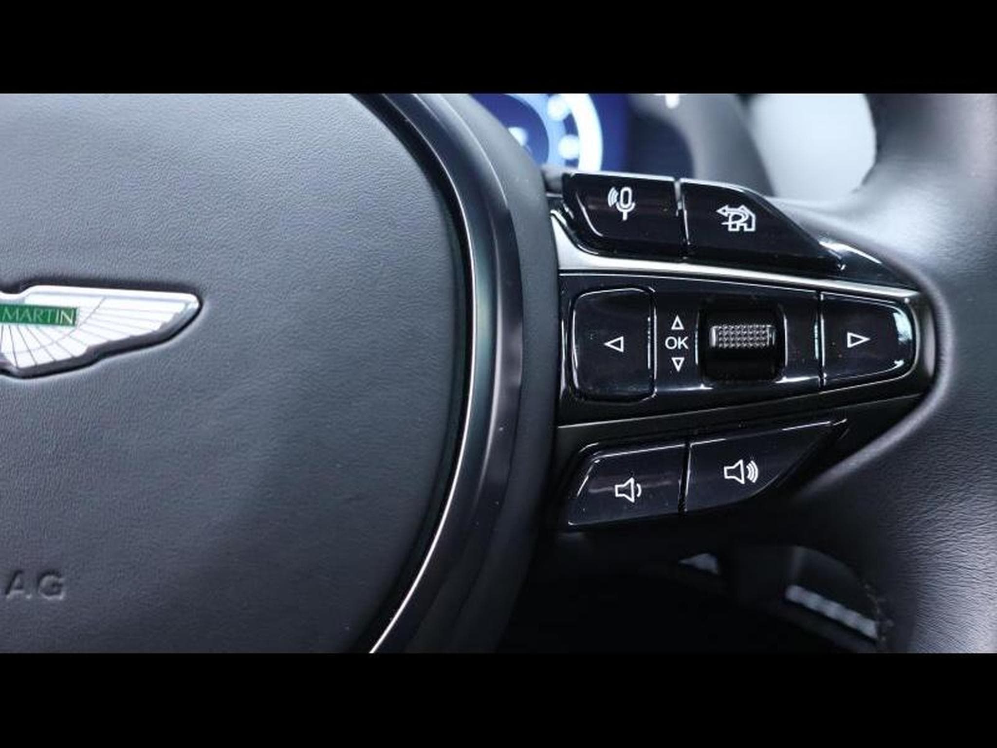 Aston-Martin DBX 4.0 V8 550 (2021) - Photo 18