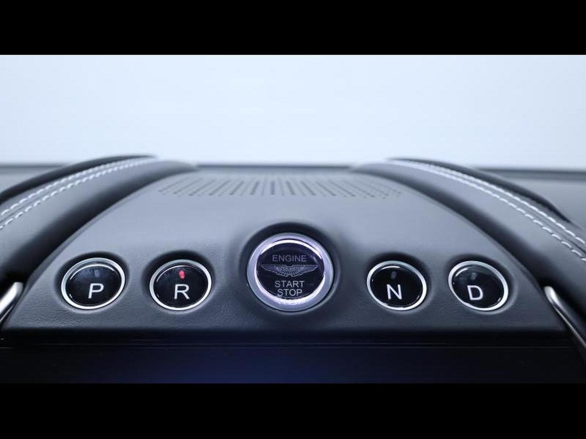 Aston-Martin DBX 4.0 V8 550 (2021) - Photo 19
