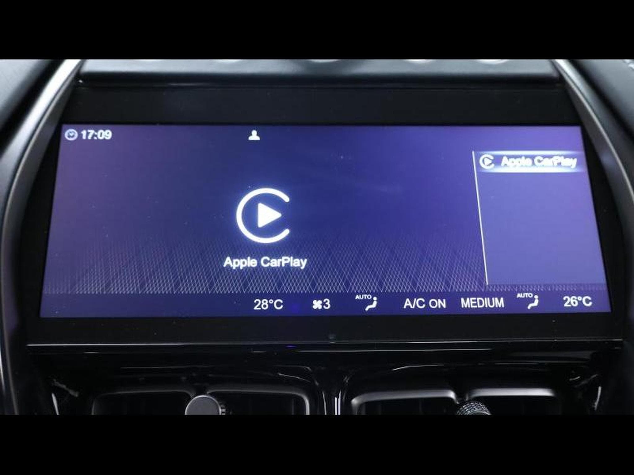 Aston-Martin DBX 4.0 V8 550 (2021) - Photo 20
