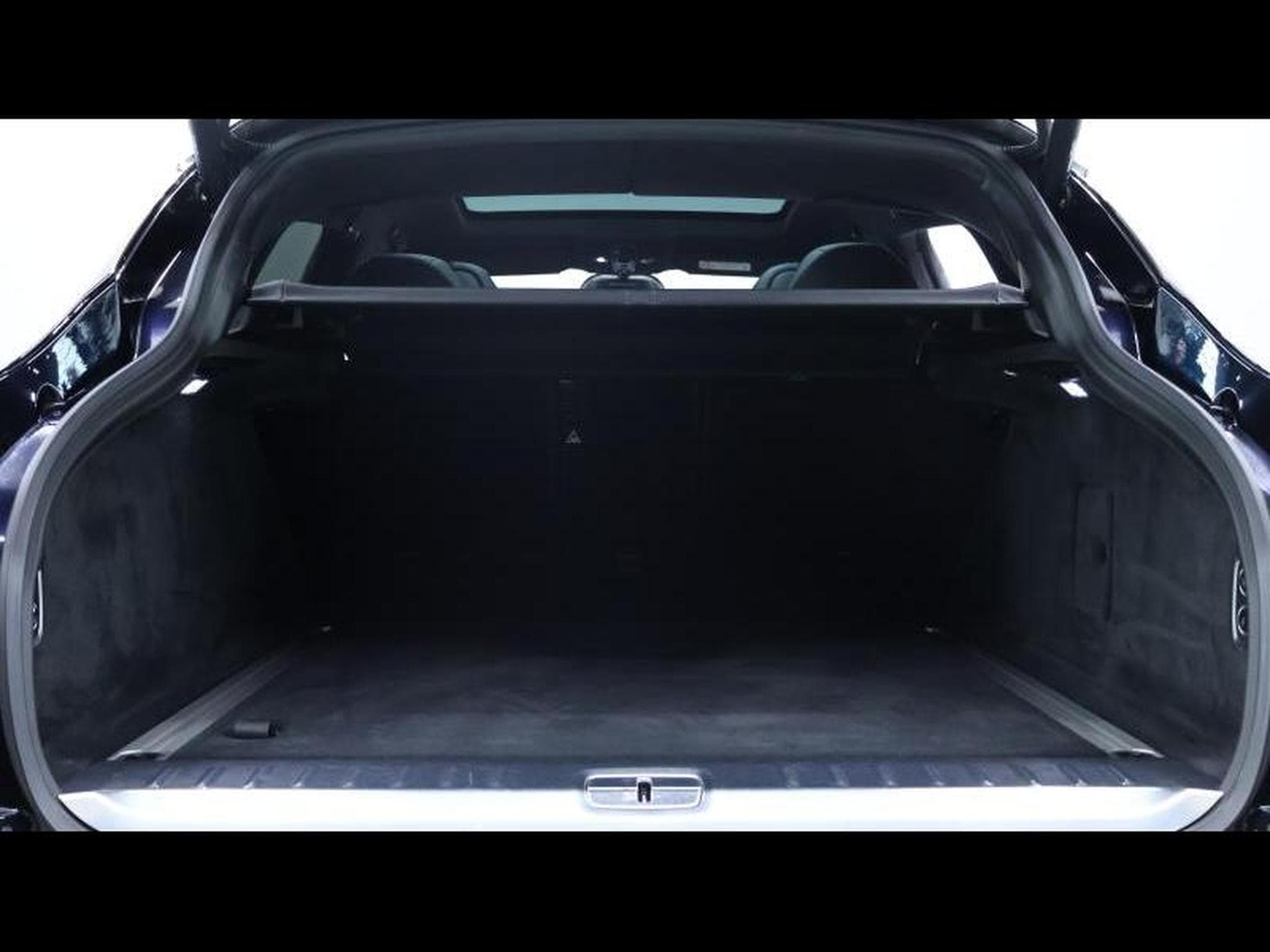 Aston-Martin DBX 4.0 V8 550 (2021) - Photo 7