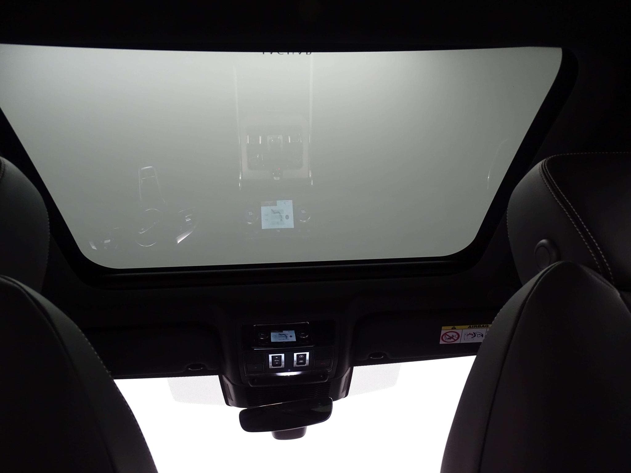 Jaguar XE R-Dynamic SE P250 (2023) - Photo 10