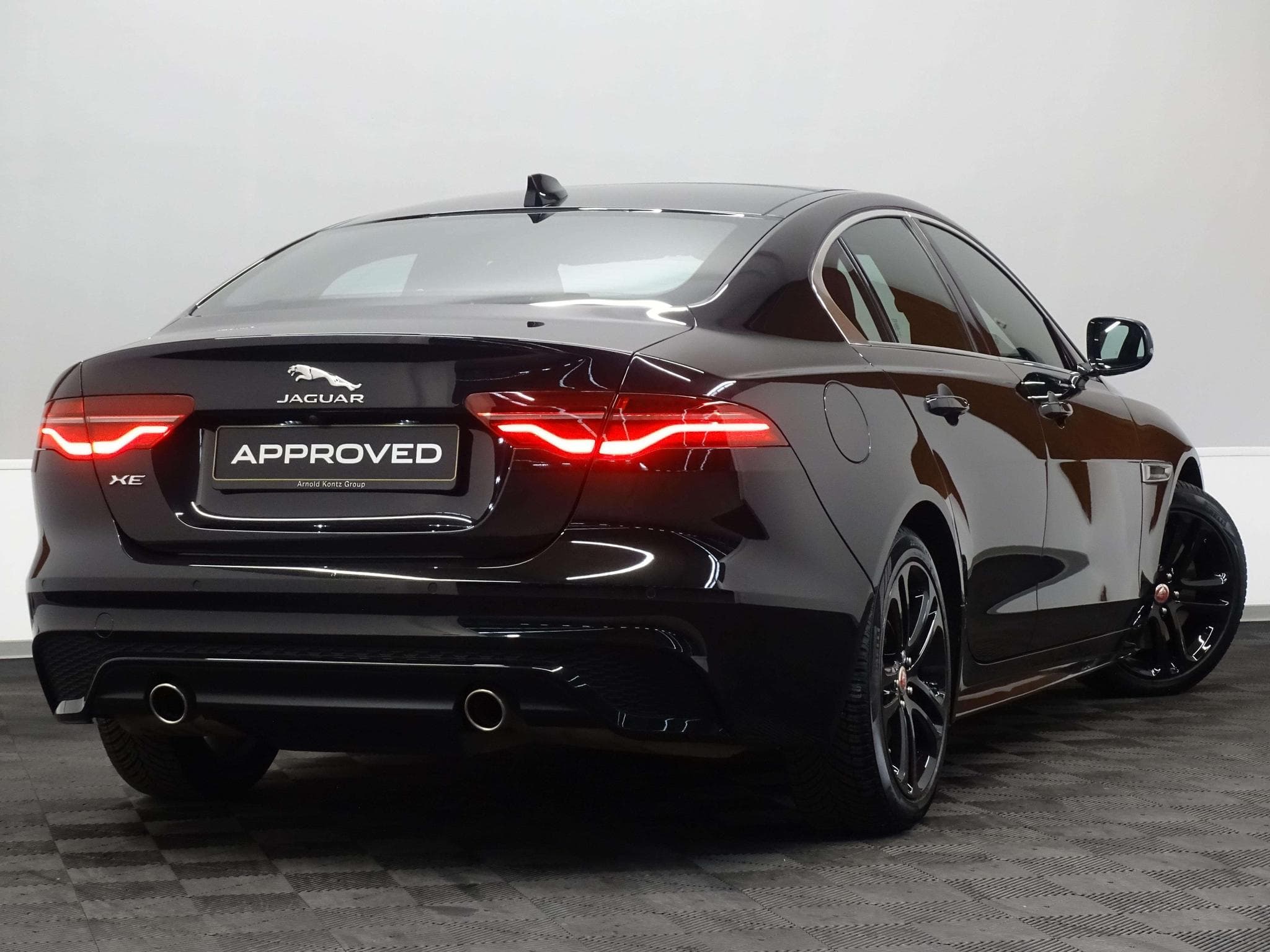 Jaguar XE R-Dynamic SE P250 (2023) - Photo 4