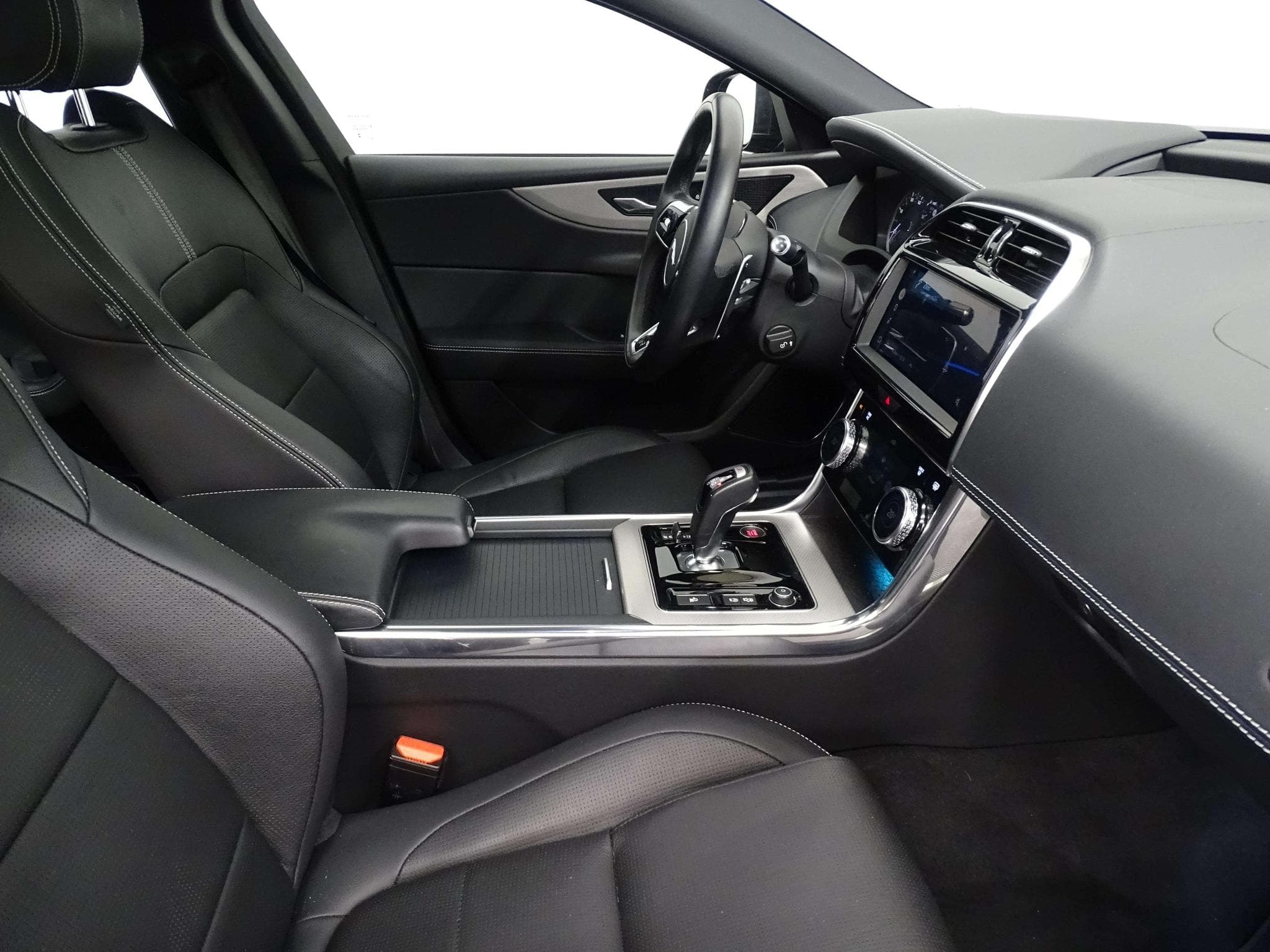 Jaguar XE R-Dynamic SE P250 (2023) - Photo 7