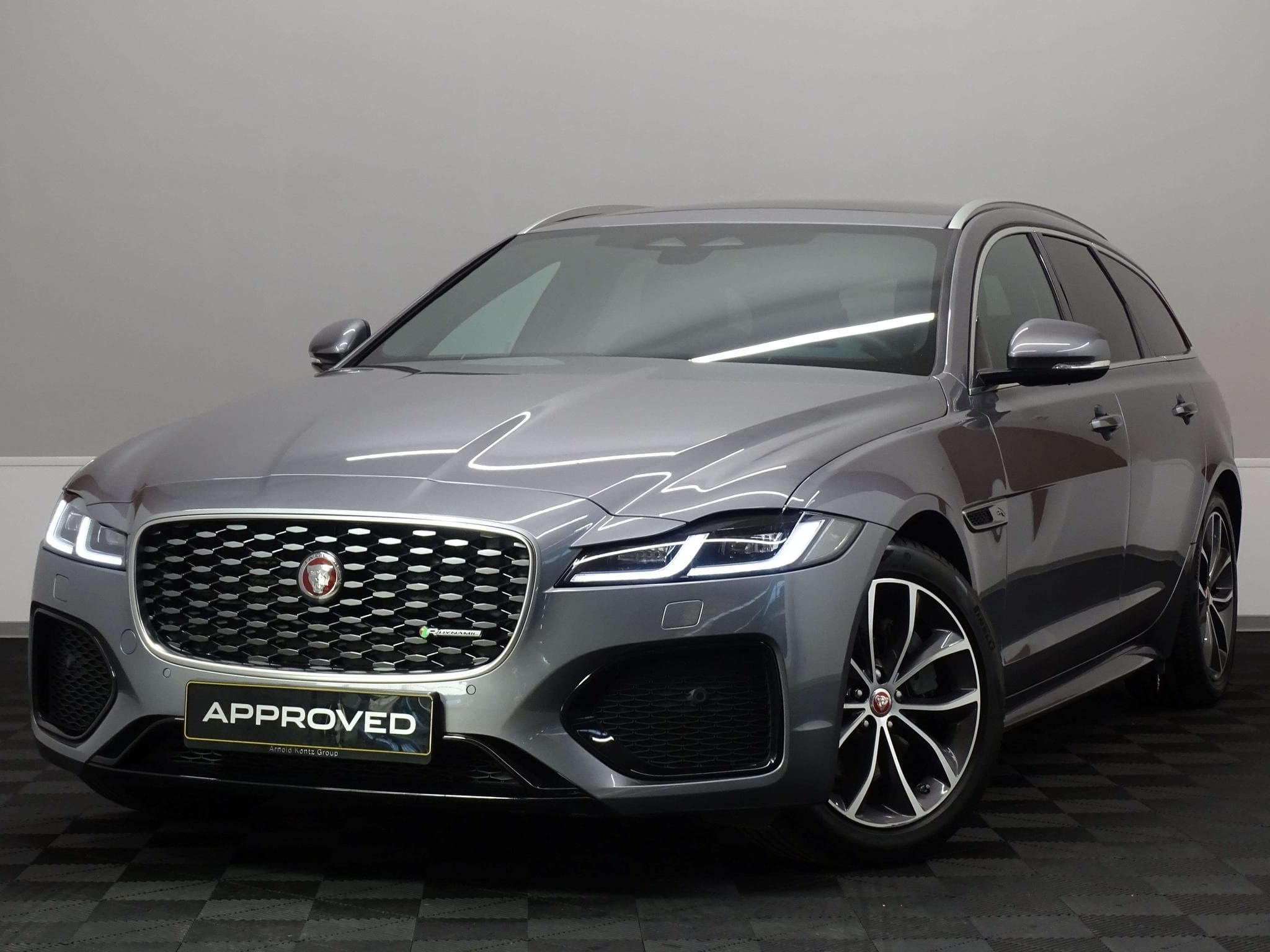 Jaguar XF D200 R-DYNAMIC SE AWD AUTO (2023) - Photo 1
