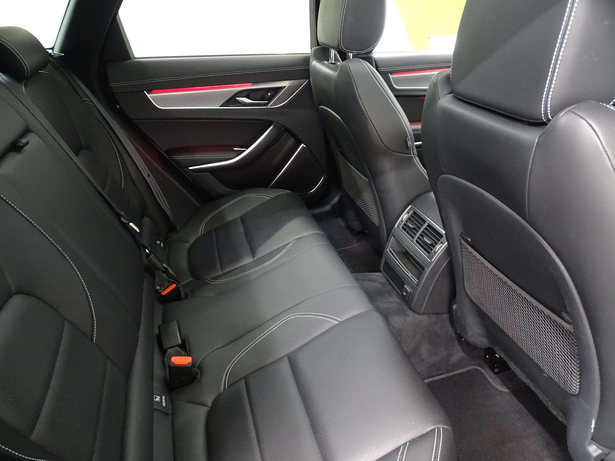 Jaguar XF D200 R-DYNAMIC SE AWD AUTO (2023) - Photo 8