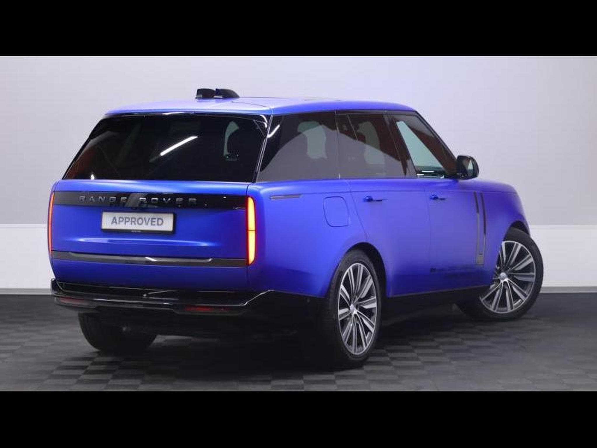 Land-Rover Range Rover P550e Autobiography SWB AWD Auto (2024) - Photo 4