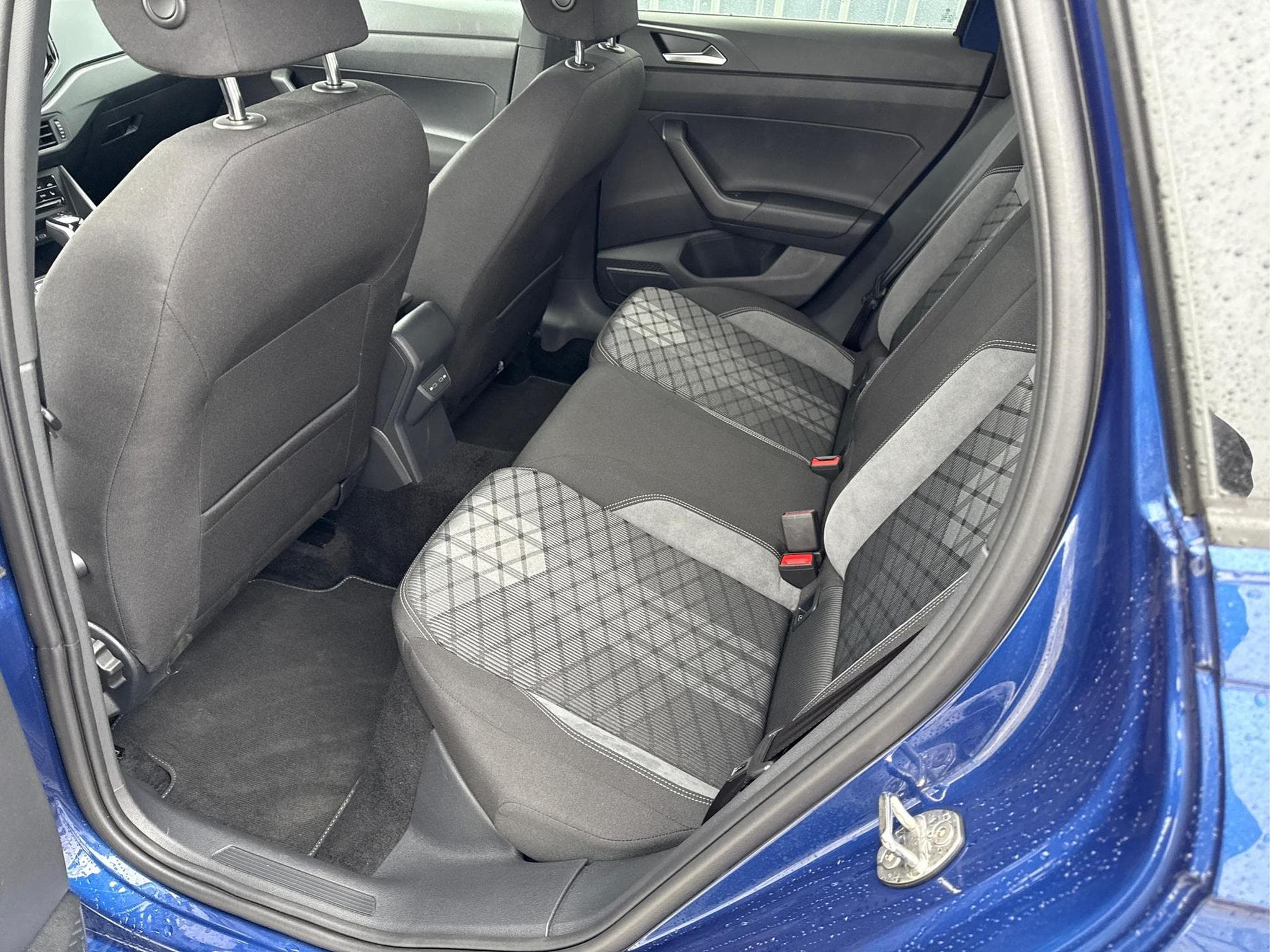 VW Taigo R Line 1.0 (2024) - Photo 6