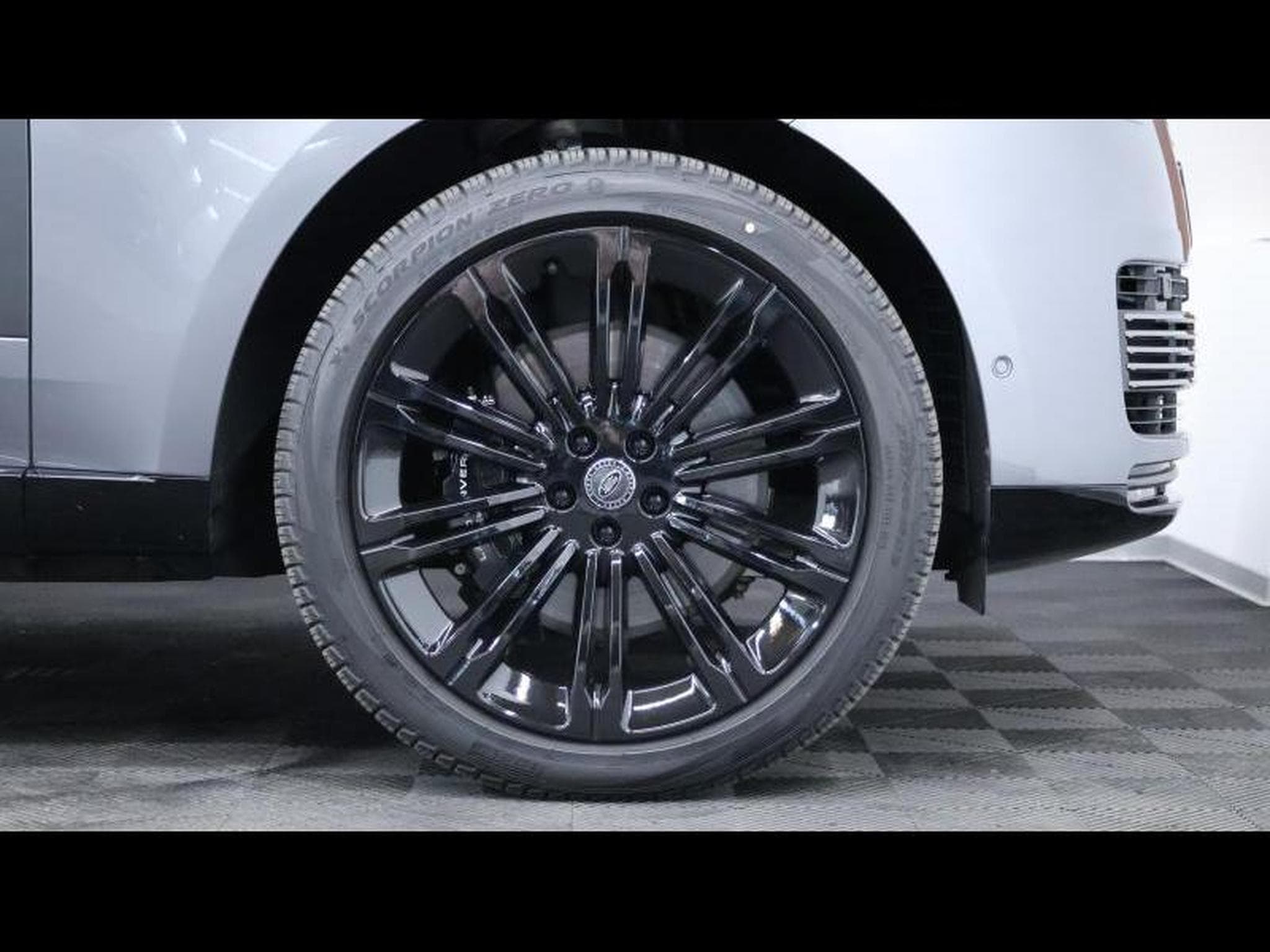 Land-Rover Range Rover LWB P615 SV AWD Auto (2025) - Photo 6