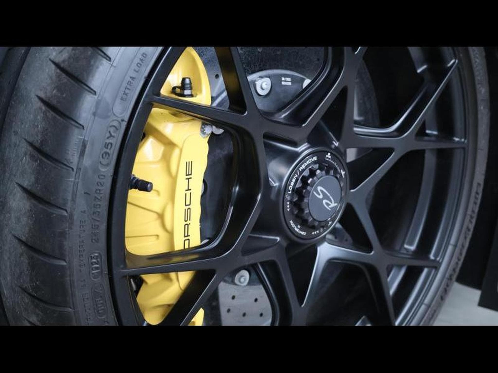 Porsche Boxster 718 Spyder RS PDK * Ceramic brakes - 3D yellow printed carbo (2024) - Foto 17