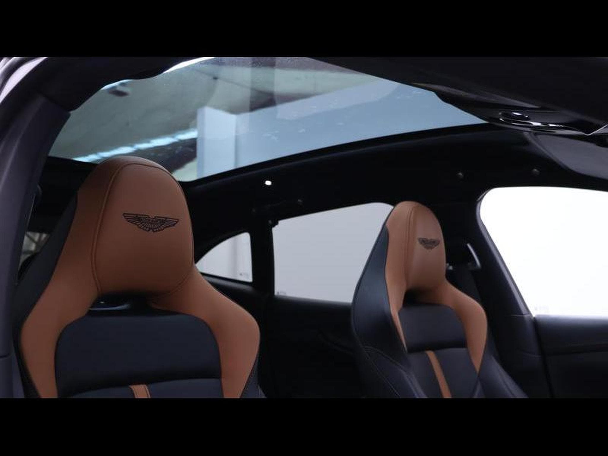 Aston-Martin DBX 707 V8 (2023) - Photo 12