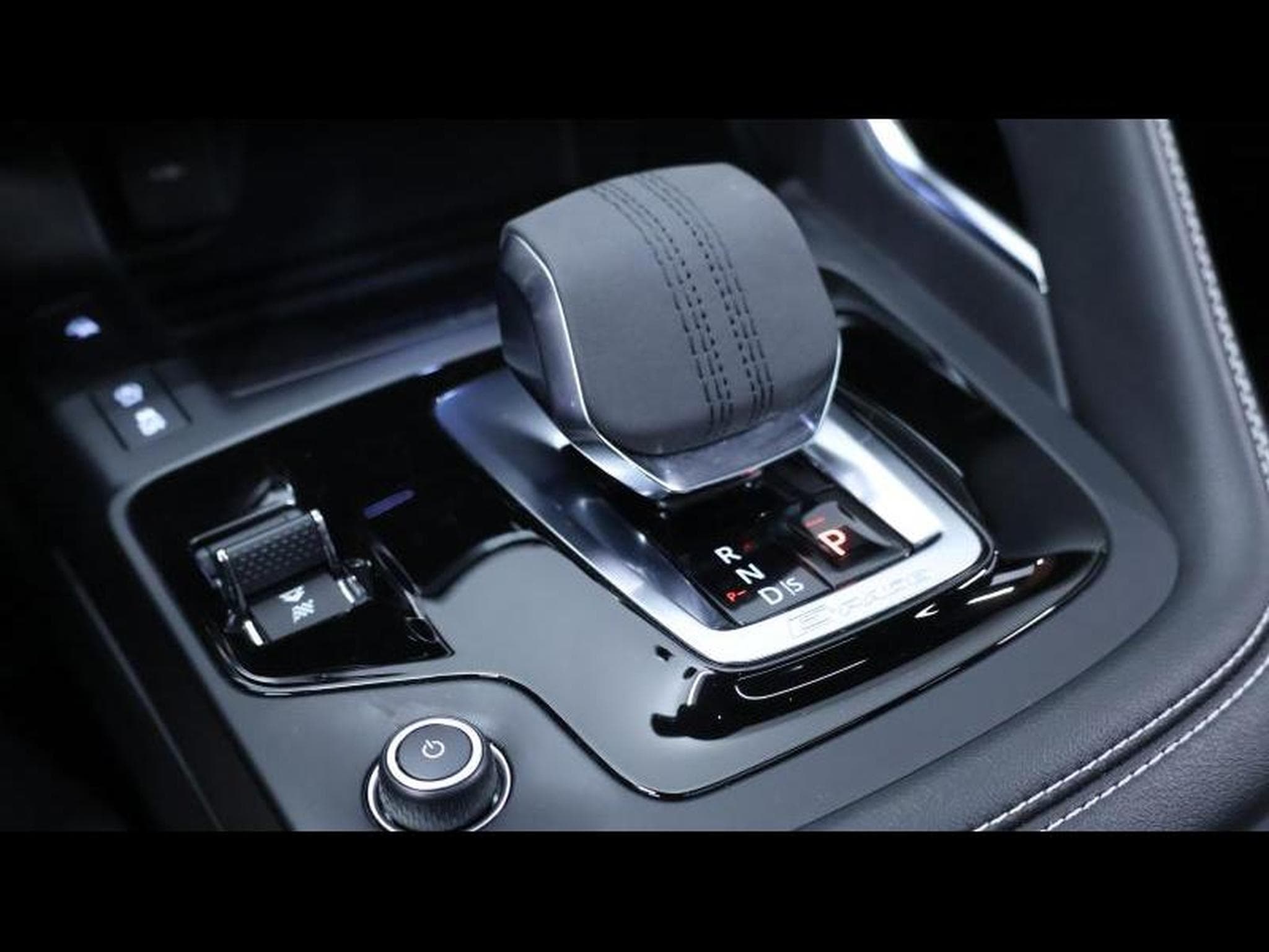Jaguar E-Pace D165 R-Dynamic S AWD Auto (2024) - Photo 16