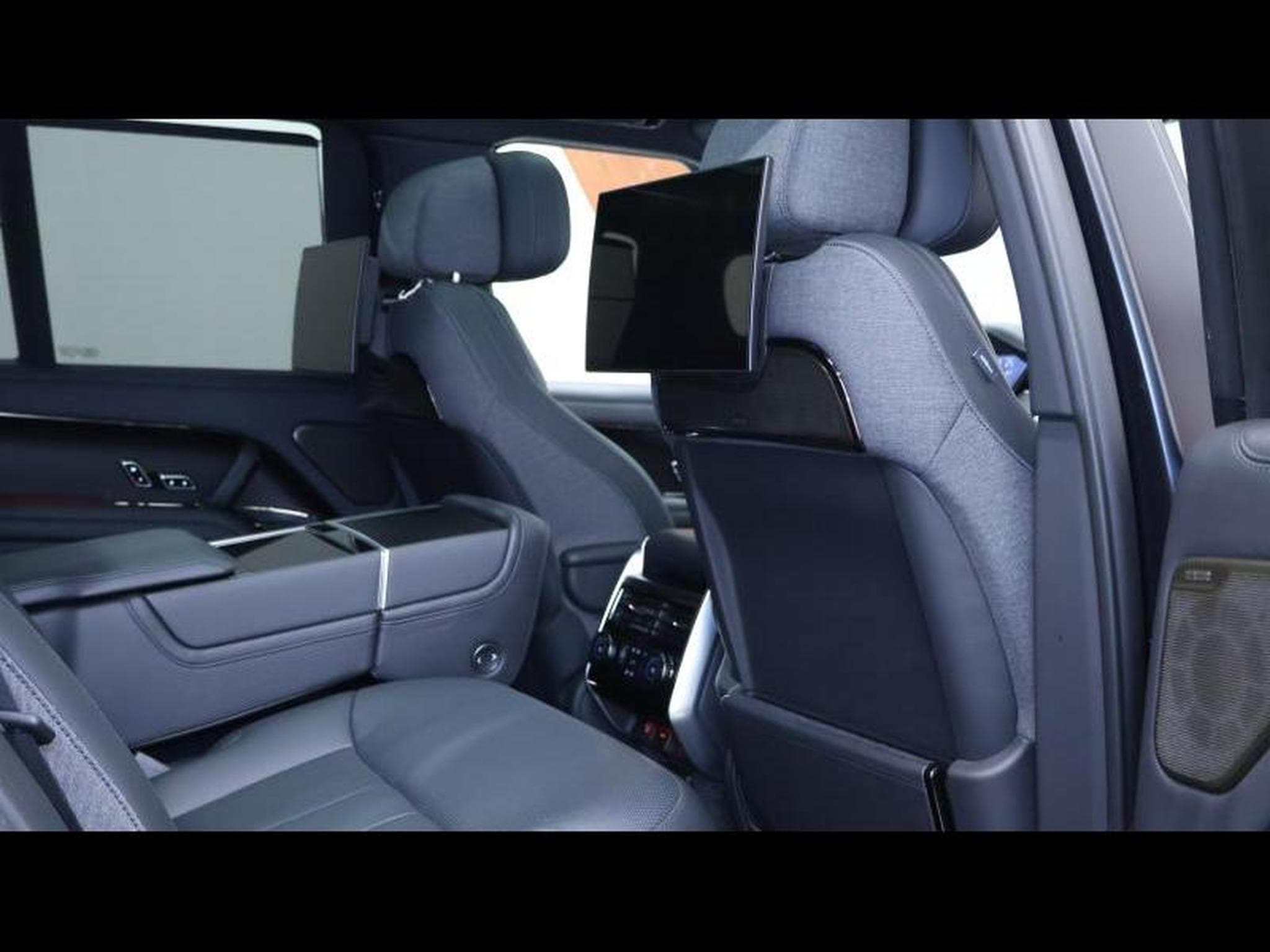 Land-Rover Range Rover SV P615 AWD Auto (2023) - Photo 12