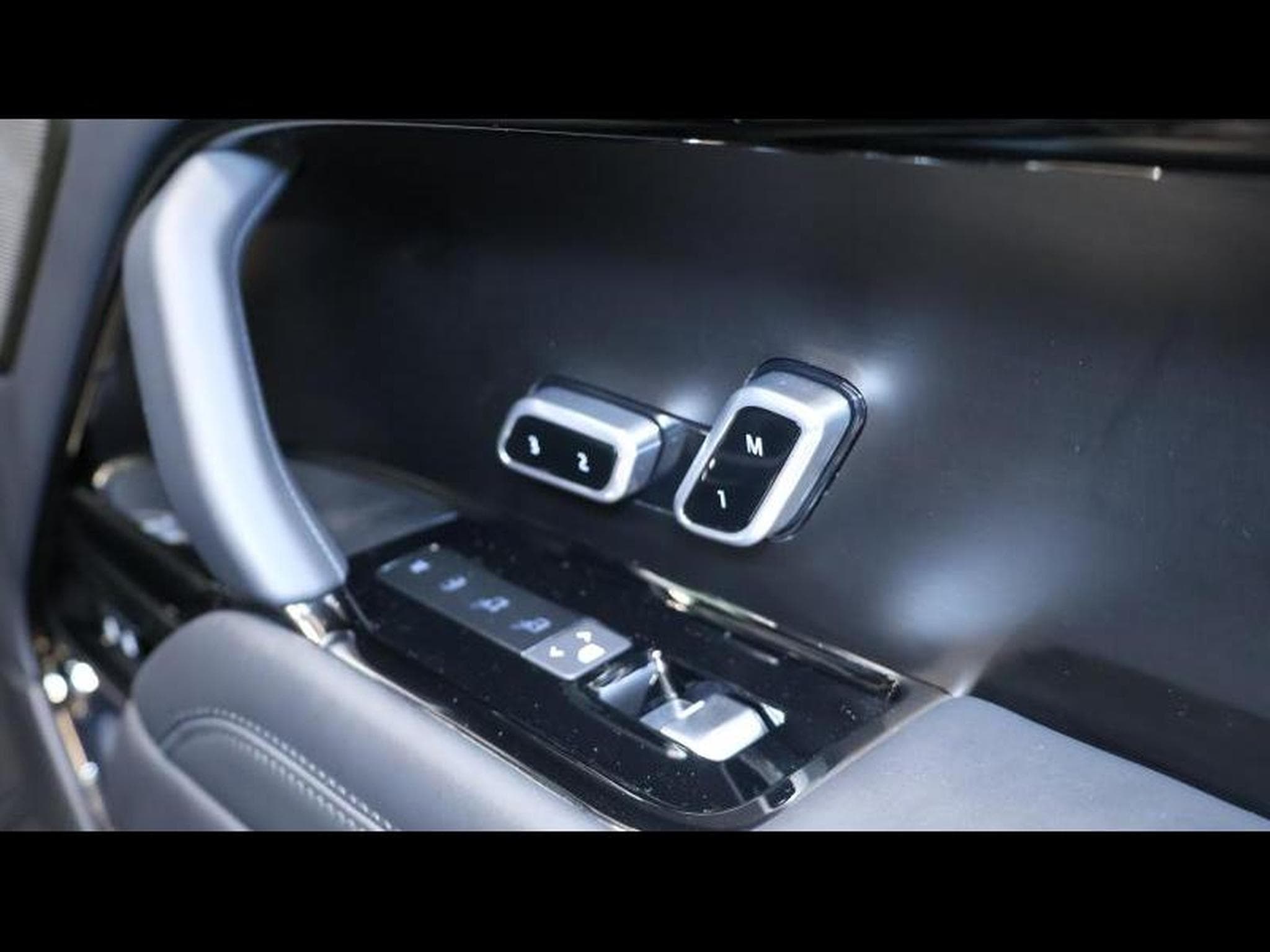 Land-Rover Range Rover SV P615 AWD Auto (2023) - Photo 22