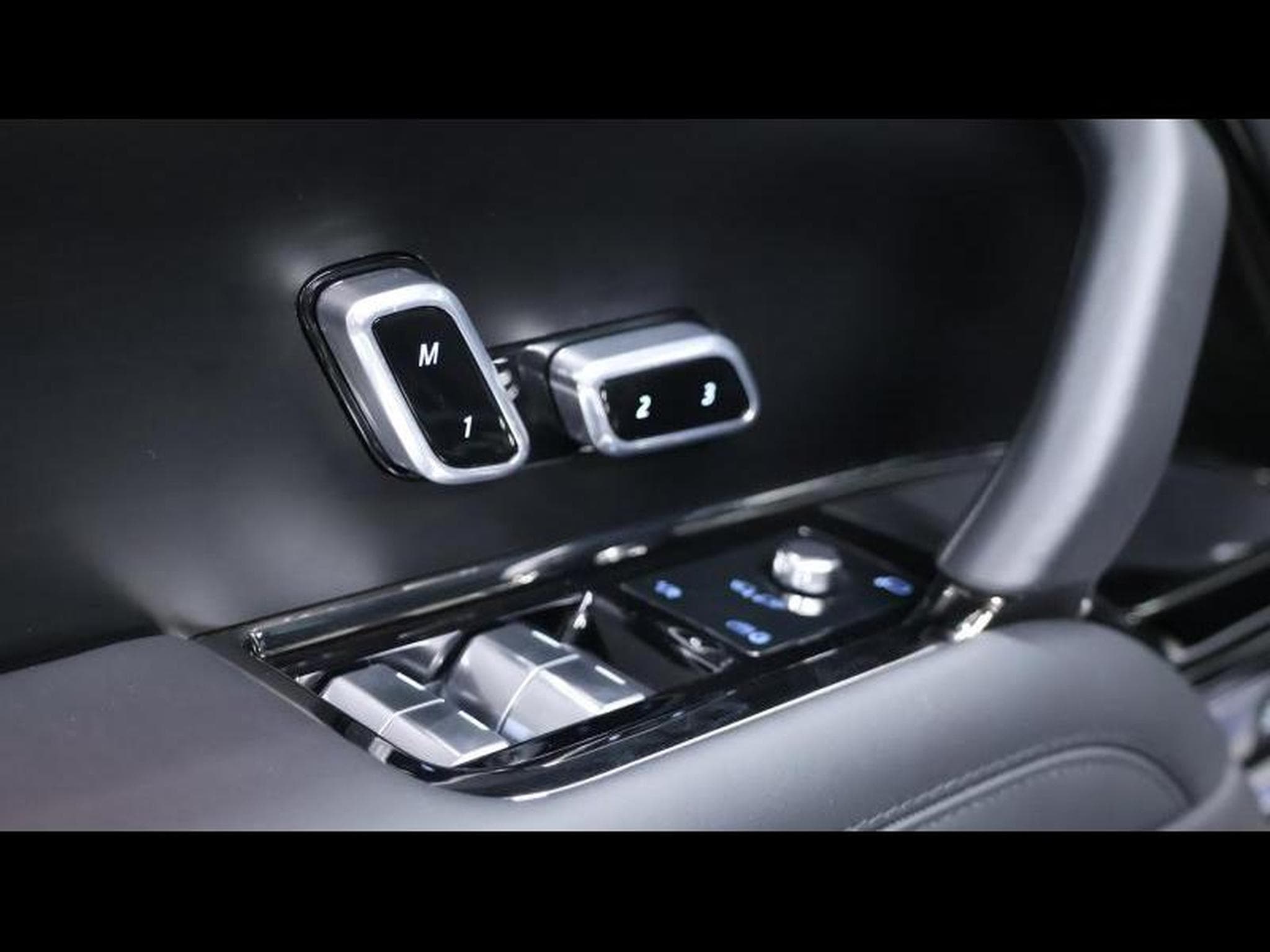 Land-Rover Range Rover SV P615 AWD Auto (2023) - Photo 23
