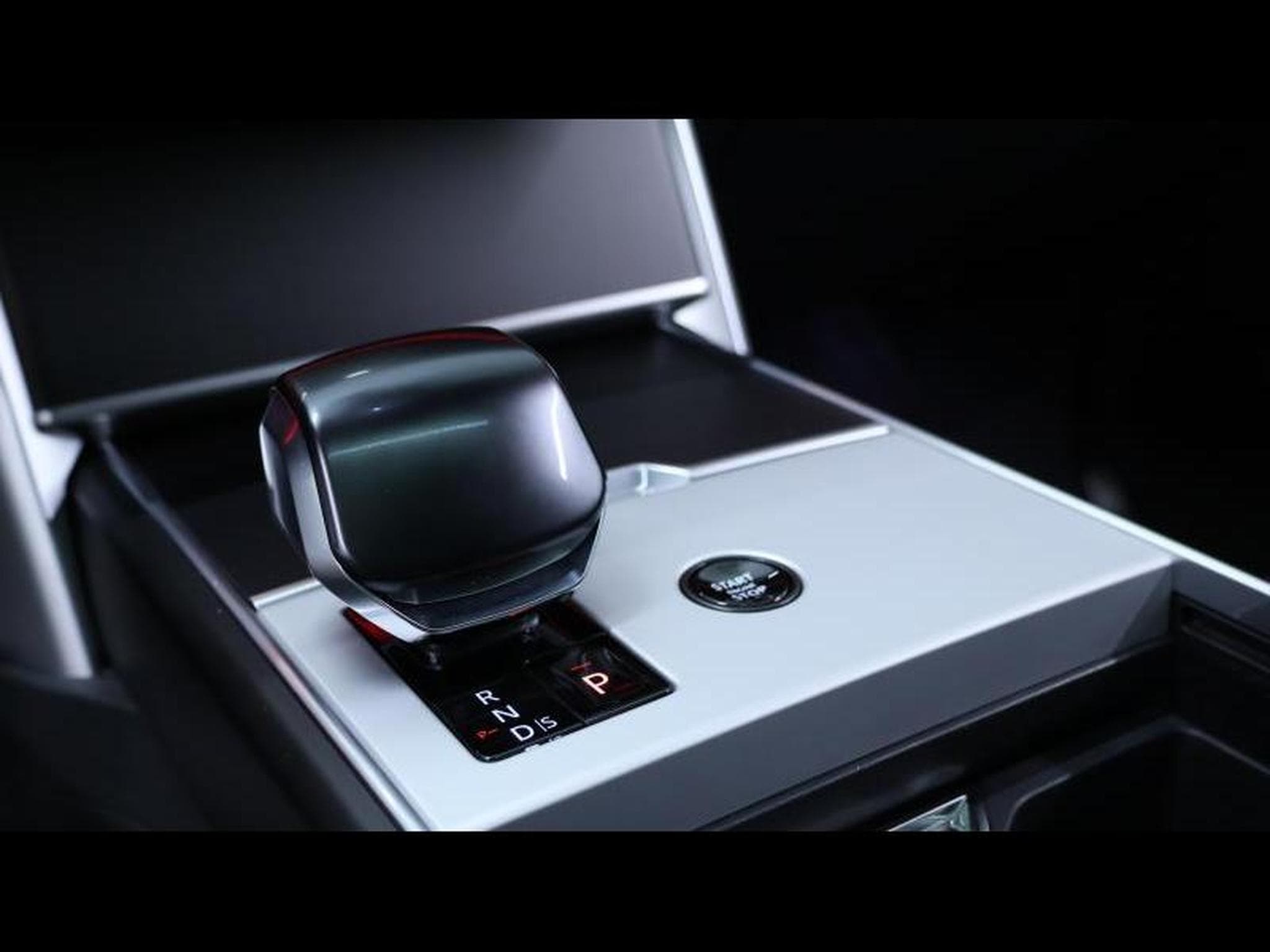 Land-Rover Range Rover SV P615 AWD Auto (2023) - Photo 24