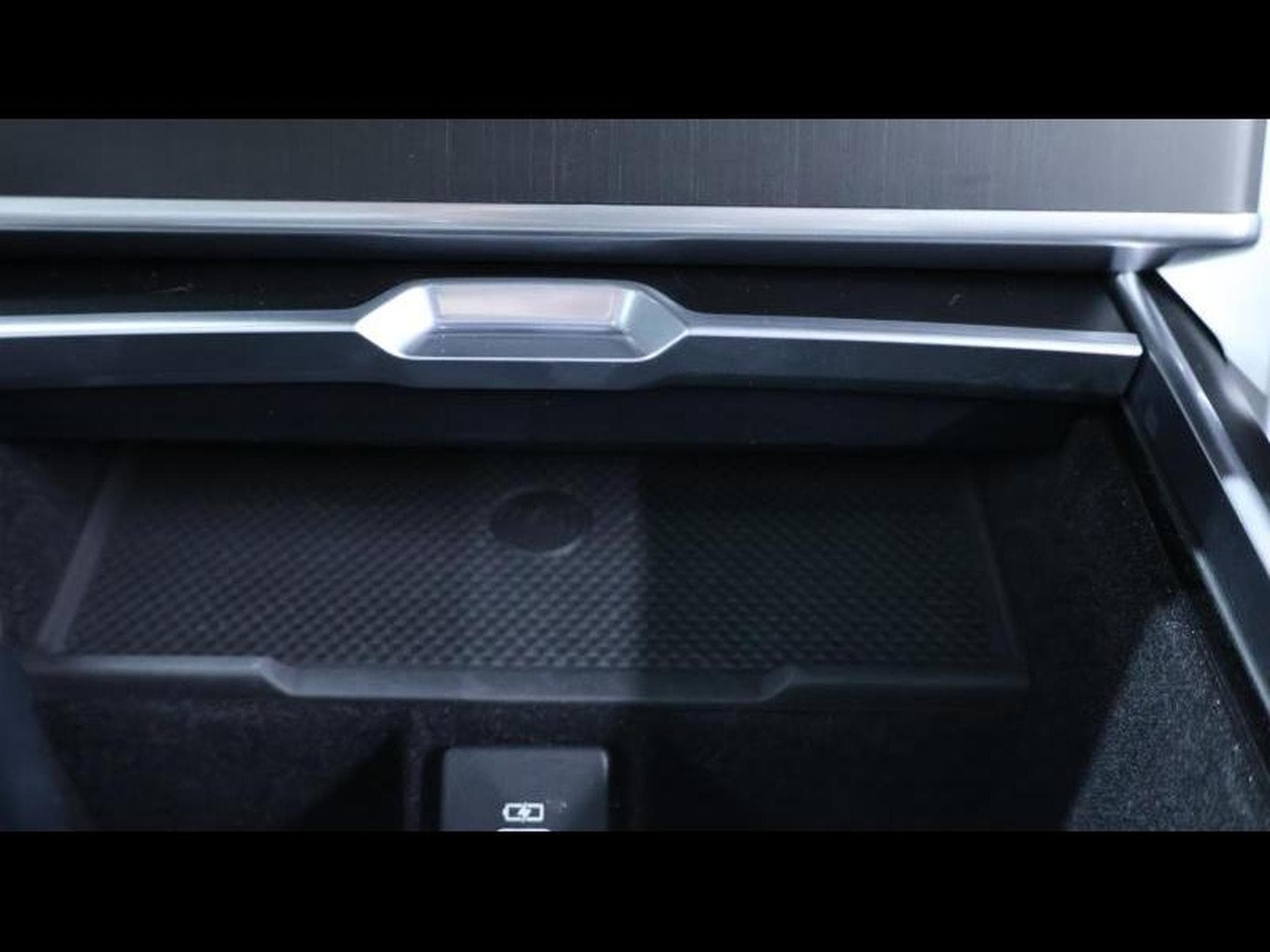 Land-Rover Range Rover SV P615 AWD Auto (2023) - Photo 29