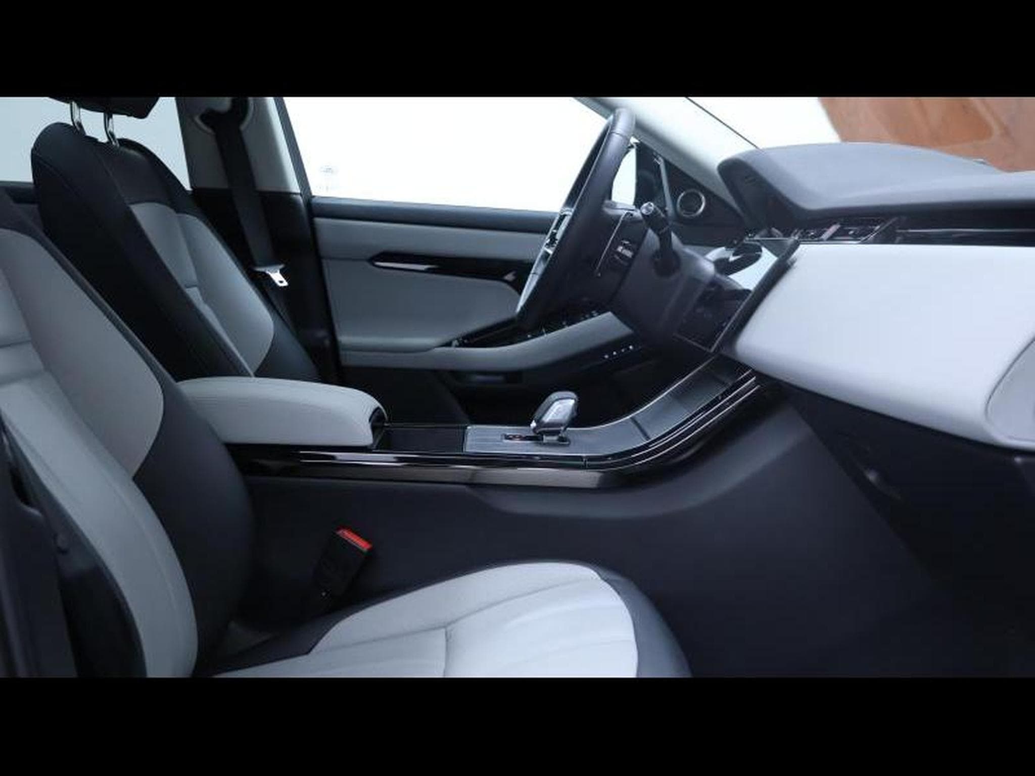Land-Rover Range Rover Evoque D200 Dynamic SE AWD Auto (2025) - Photo 10