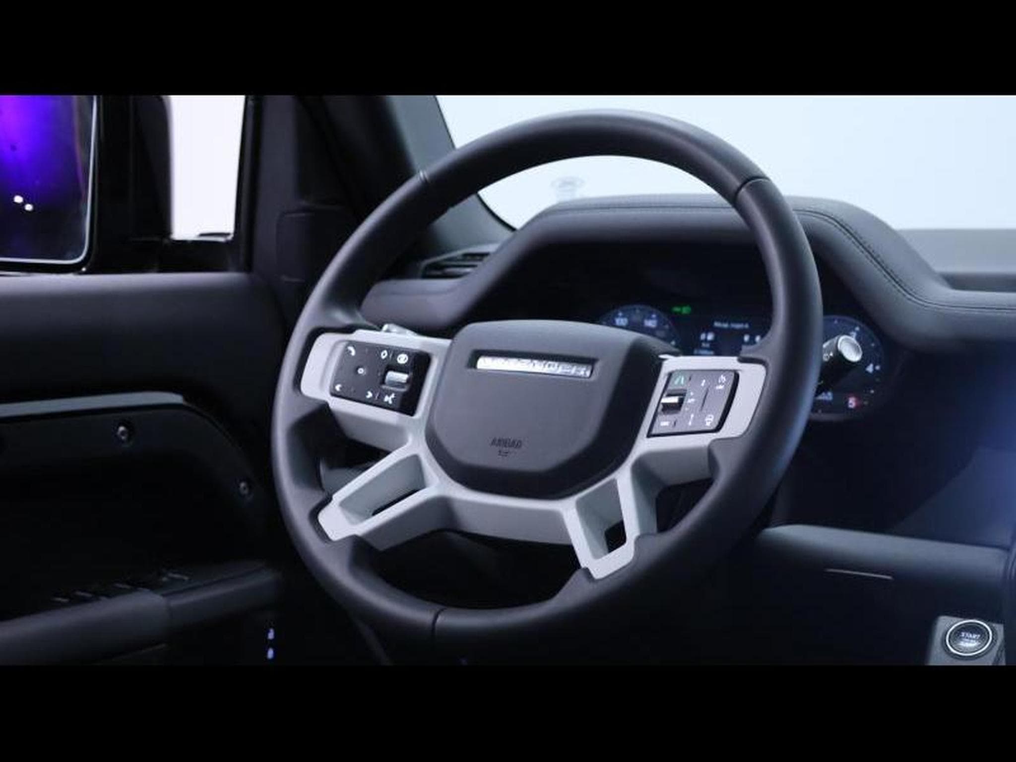 Land-Rover Defender S D200 Auto AWD (2025) - Photo 14
