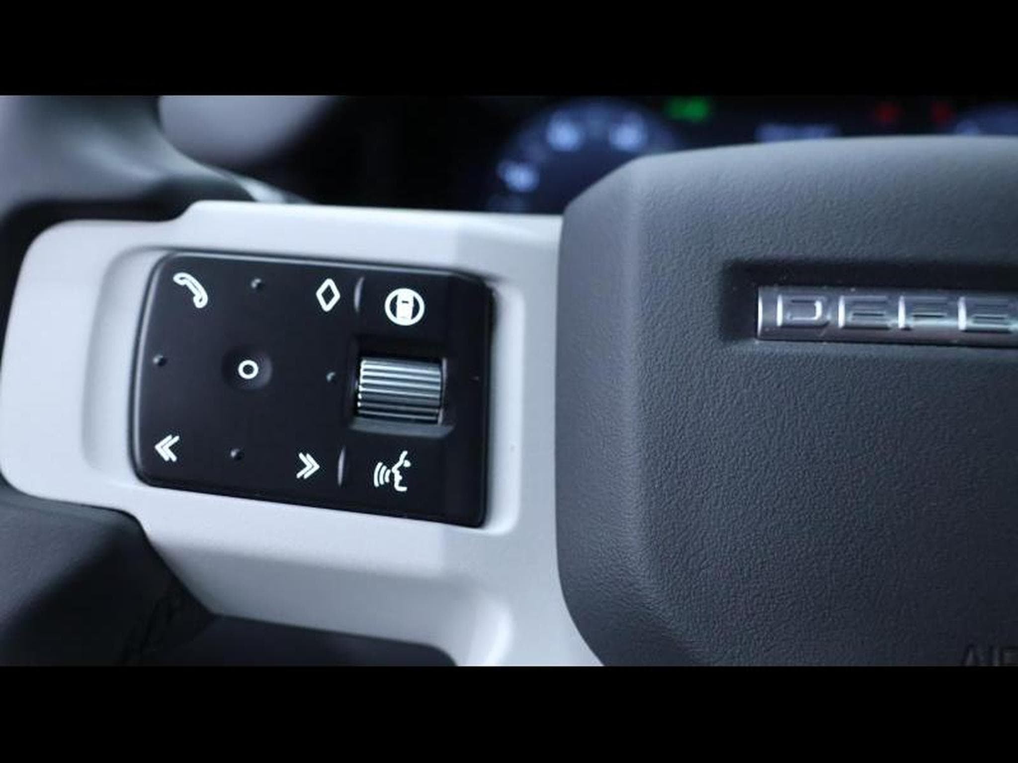 Land-Rover Defender S D200 Auto AWD (2025) - Photo 15
