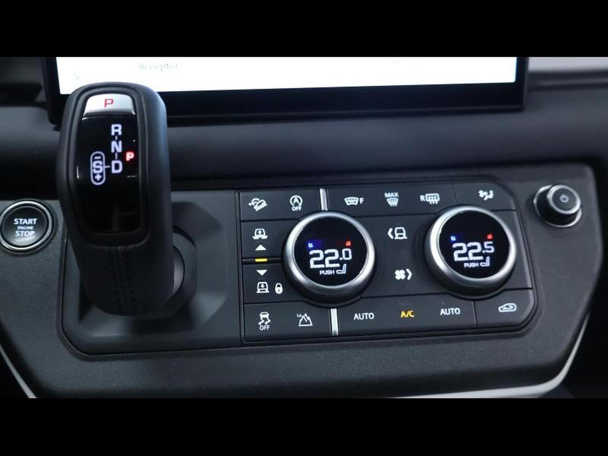 Land-Rover Defender S D200 Auto AWD (2025) - Photo 17