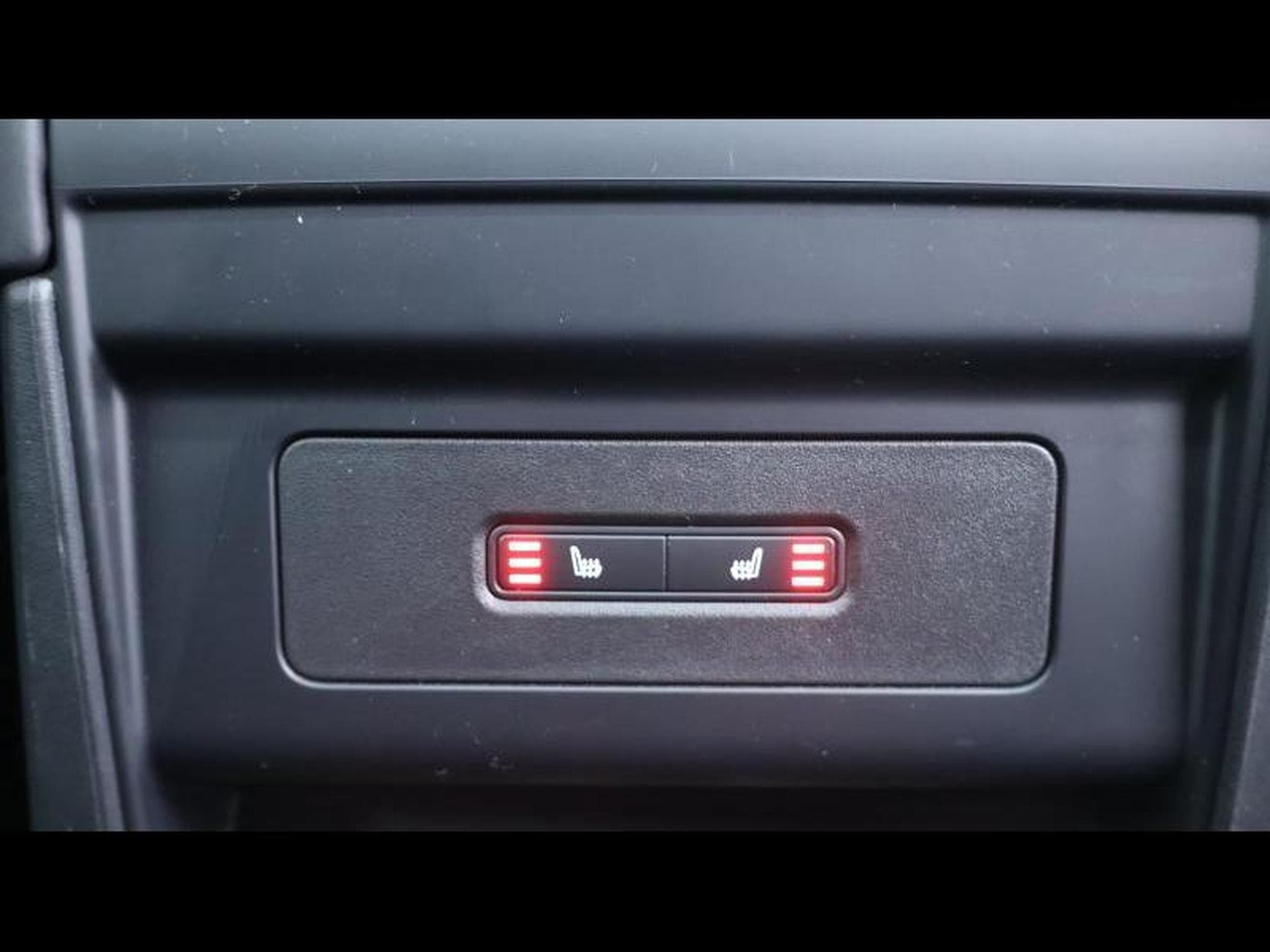 Land-Rover Defender S D200 Auto AWD (2025) - Photo 23
