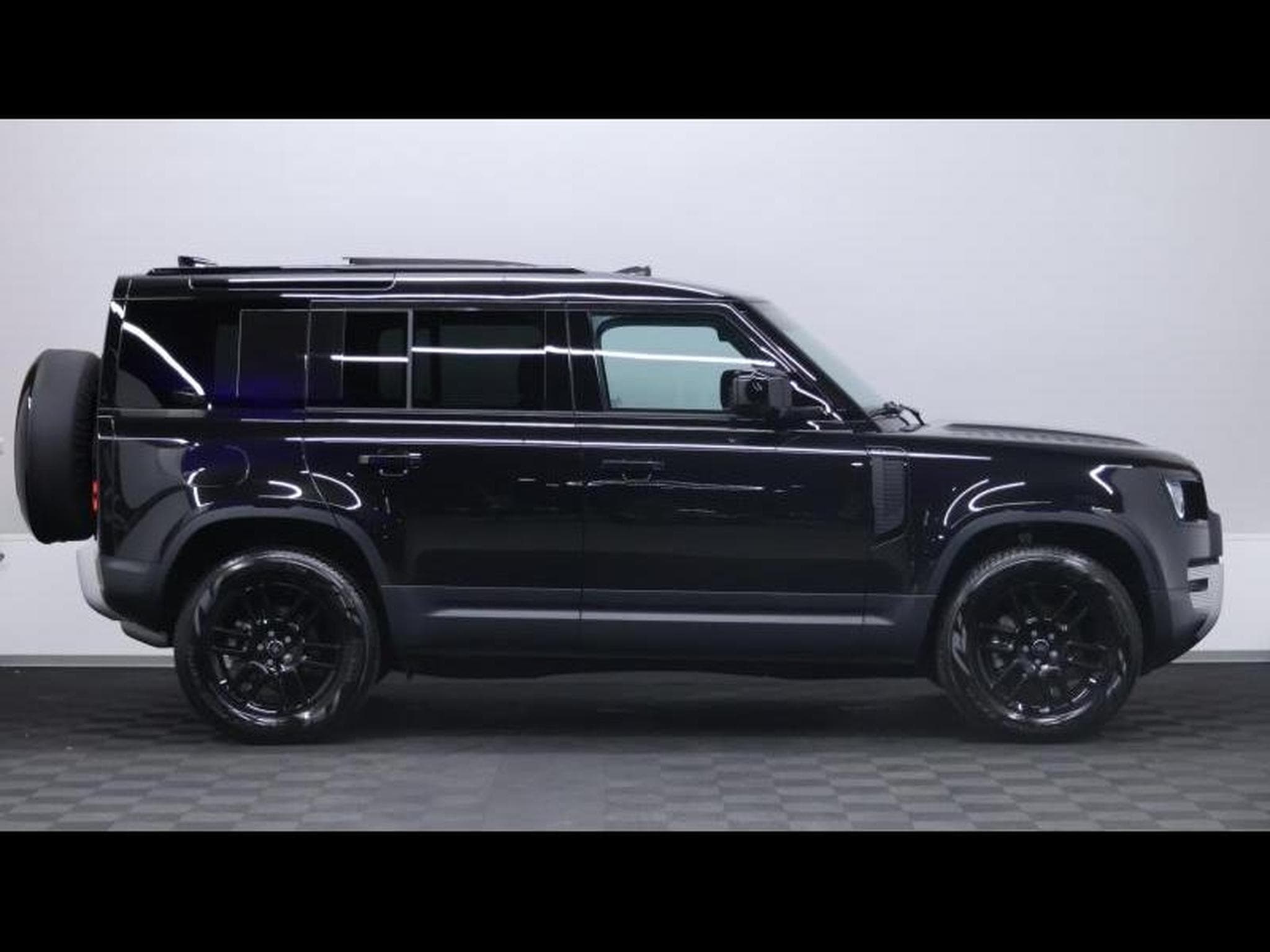 Land-Rover Defender S D200 Auto AWD (2025) - Photo 3