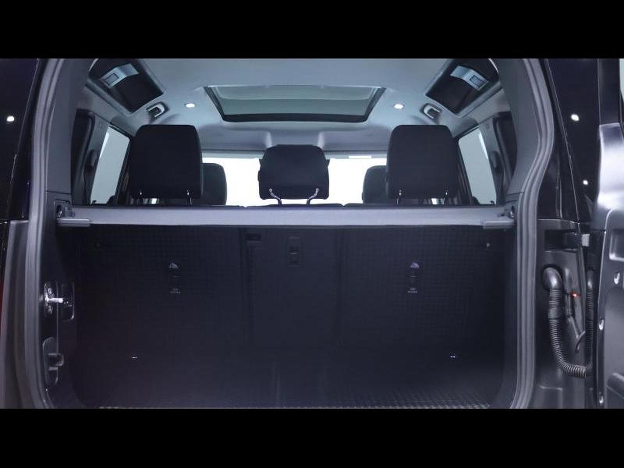 Land-Rover Defender S D200 Auto AWD (2025) - Photo 6