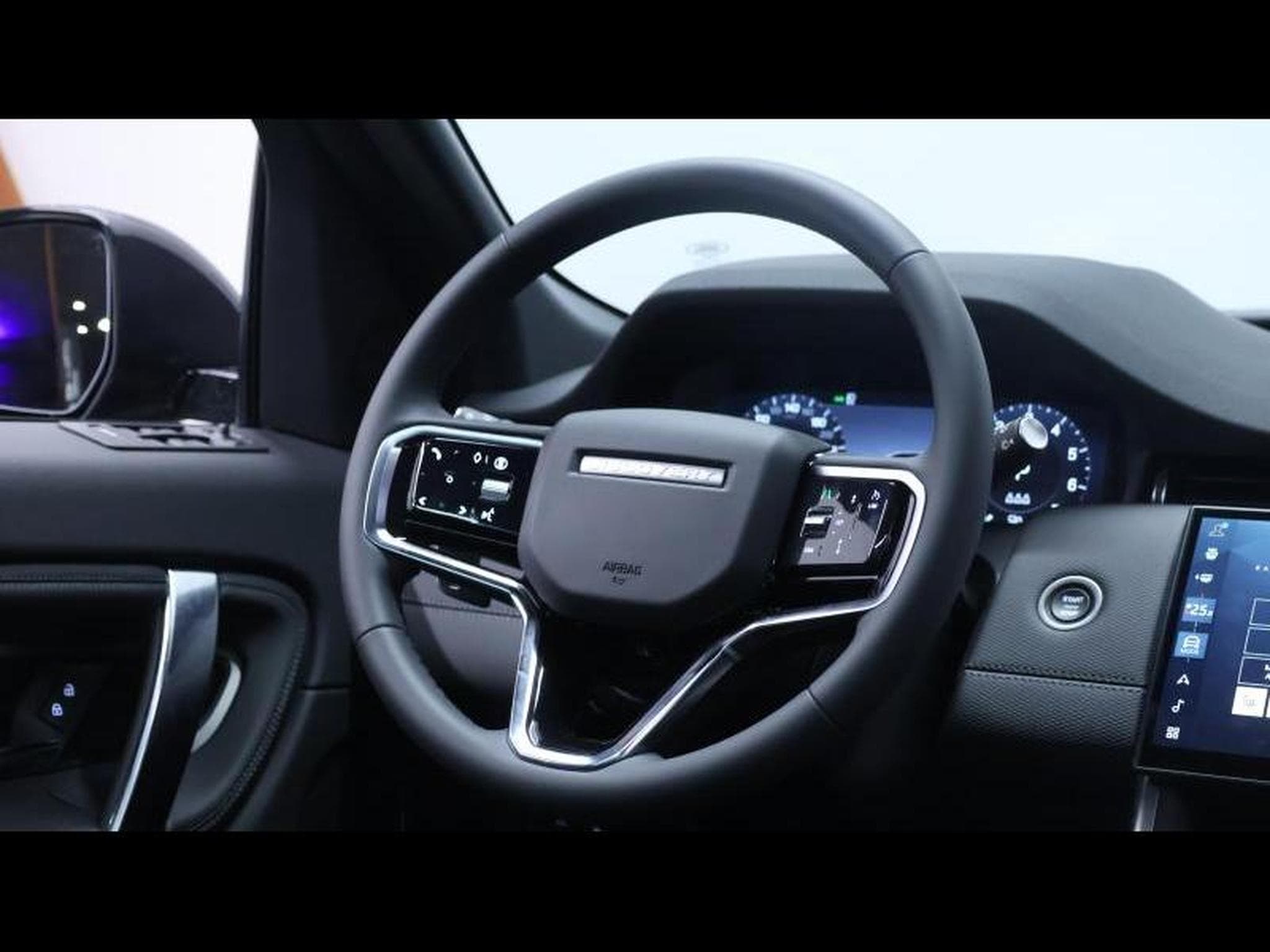 Land-Rover Discovery Sport P270e Dynamic SE AWD Auto (2025) - Photo 14