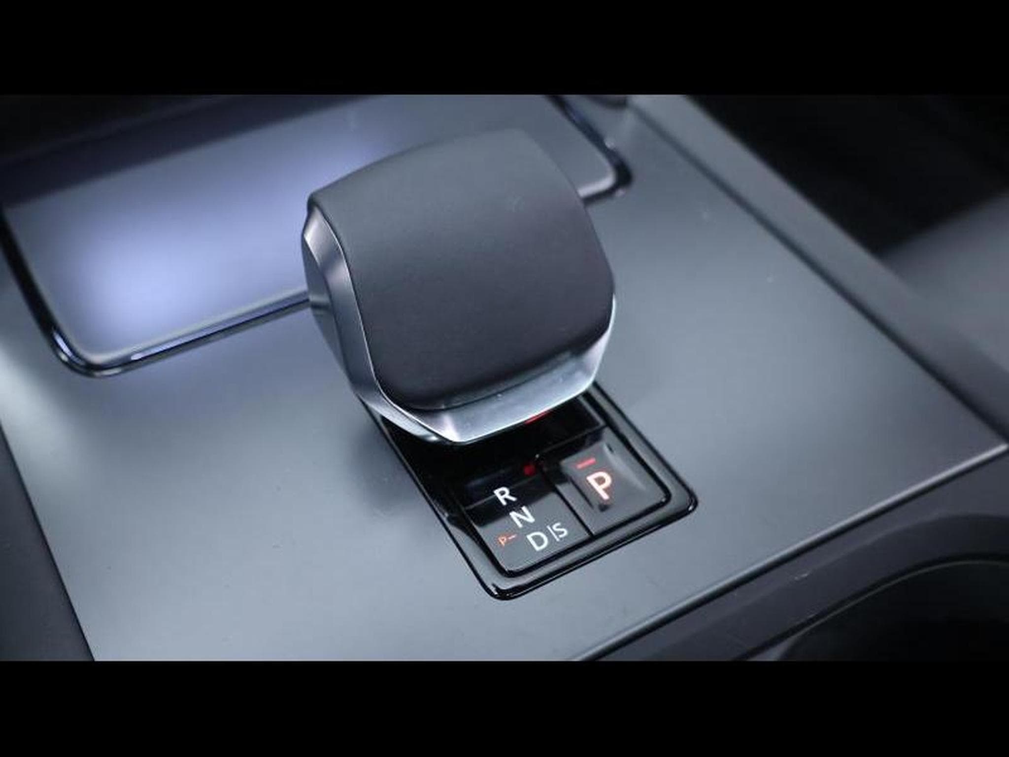 Land-Rover Discovery Sport P270e Dynamic SE AWD Auto (2025) - Photo 17